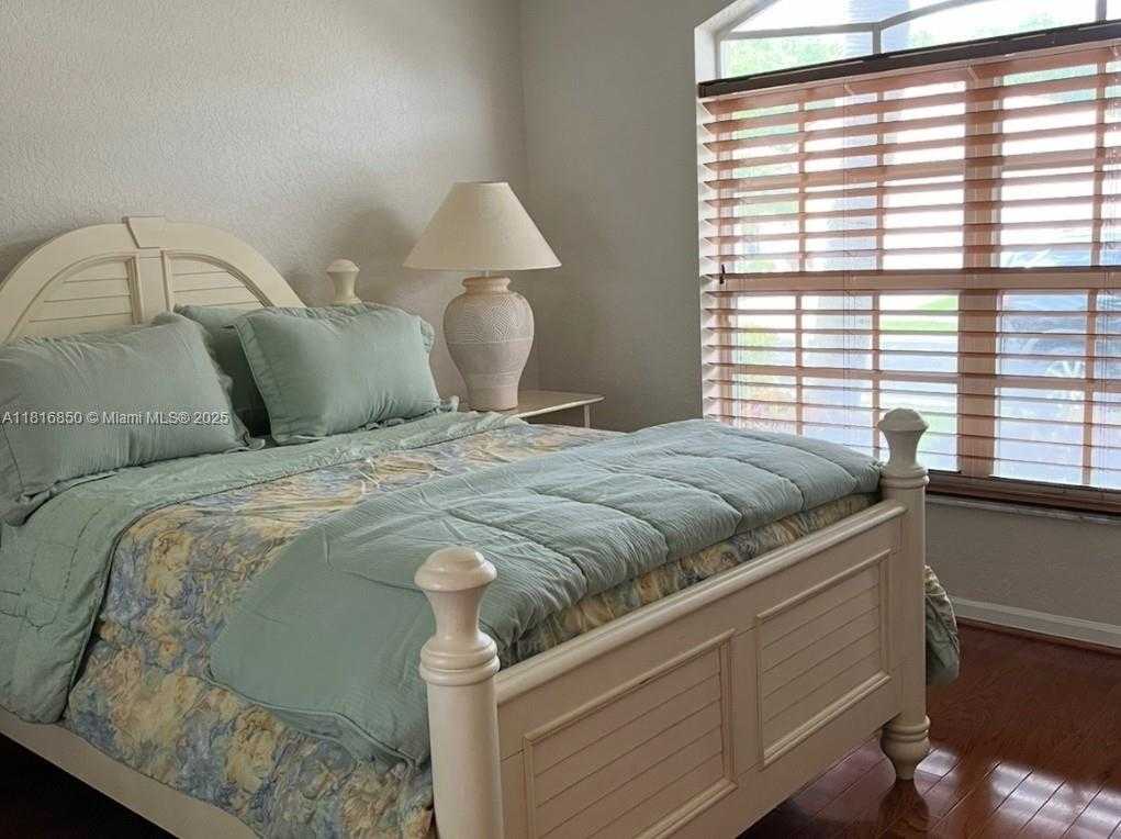 Small Image of 10566 SUNSET ISLES CT, Boynton Beach Number 8