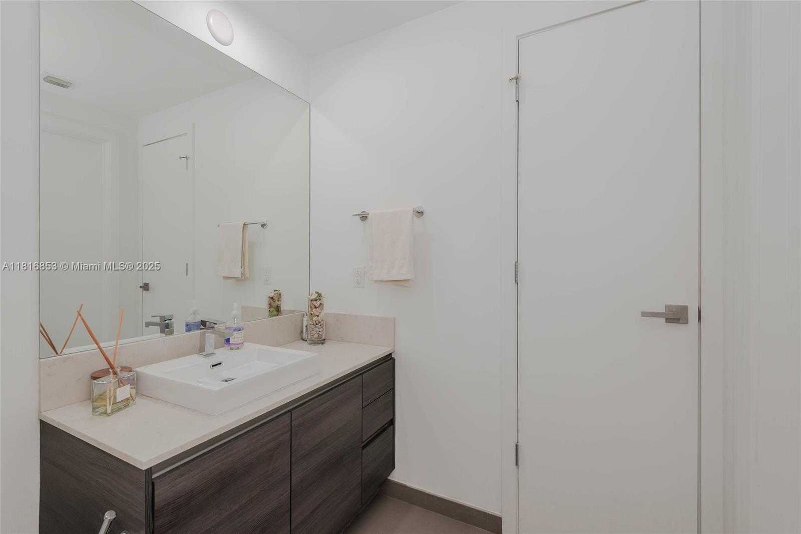 Small Image of 1080 BRICKELL AVE #3405, Miami Number 25
