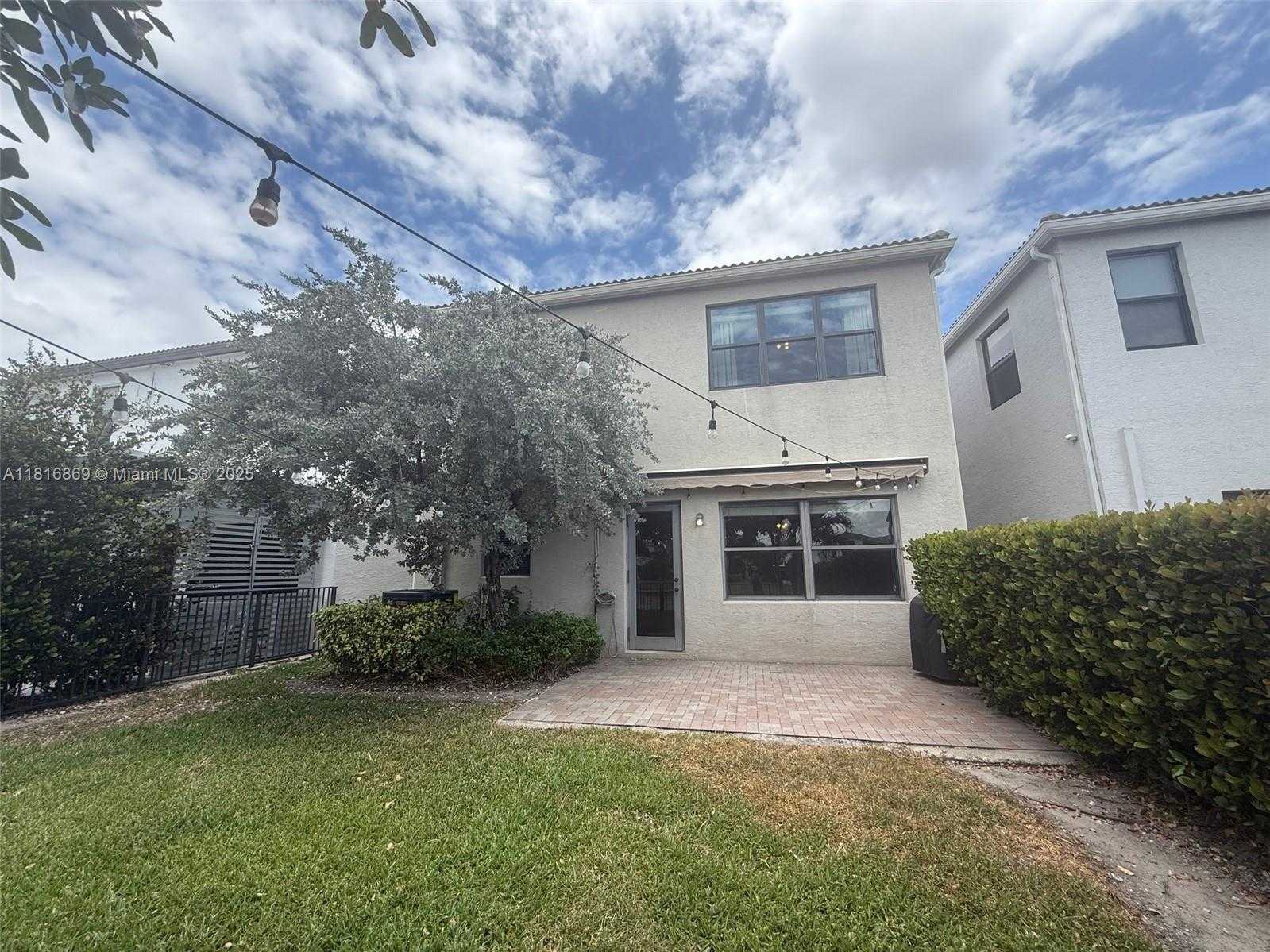 Small Image of 704 NORTH EAST 193RD ST, Miami Number 10