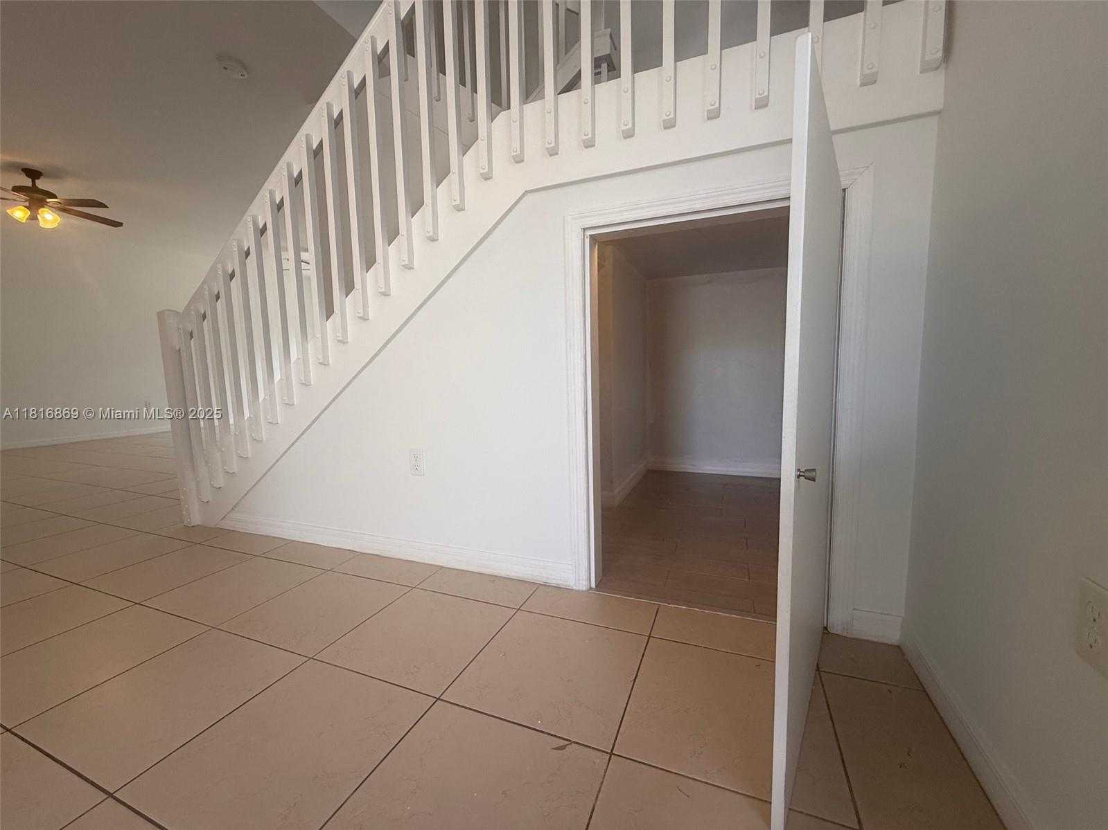 Small Image of 704 NORTH EAST 193RD ST, Miami Number 18