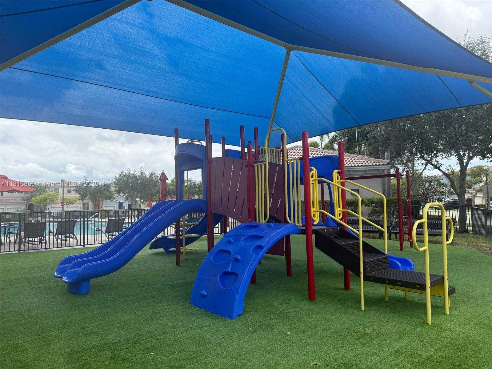 Small Image of 704 NORTH EAST 193RD ST, Miami Number 19