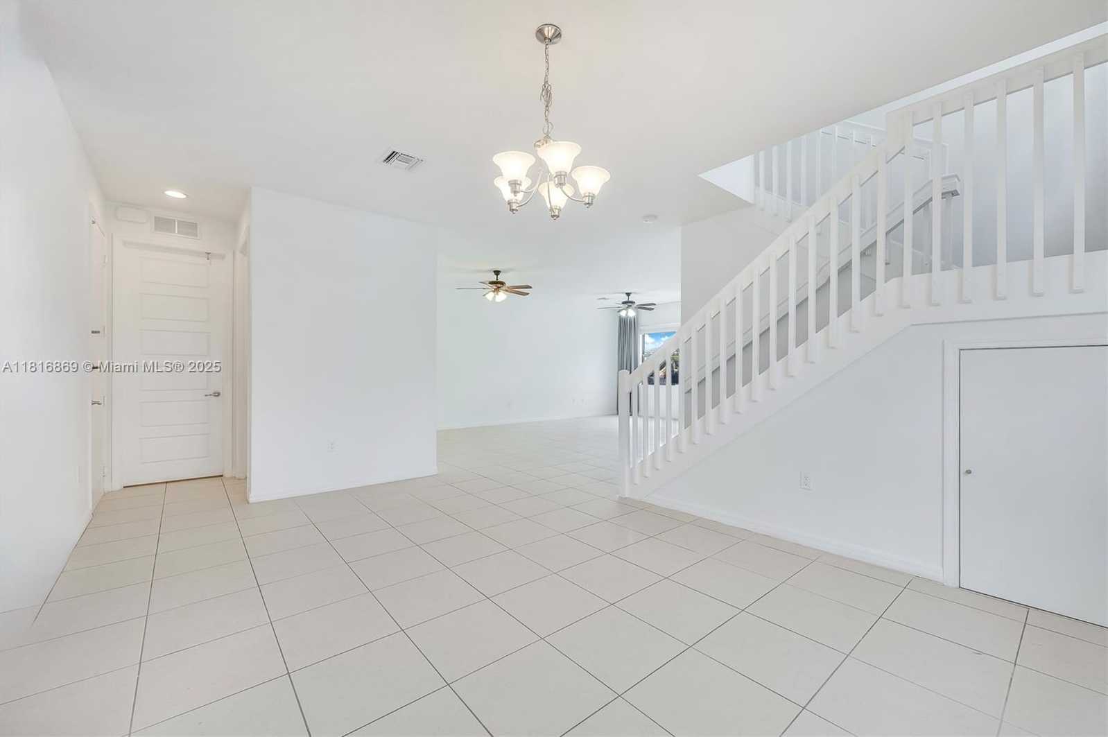 Small Image of 704 NORTH EAST 193RD ST, Miami Number 2