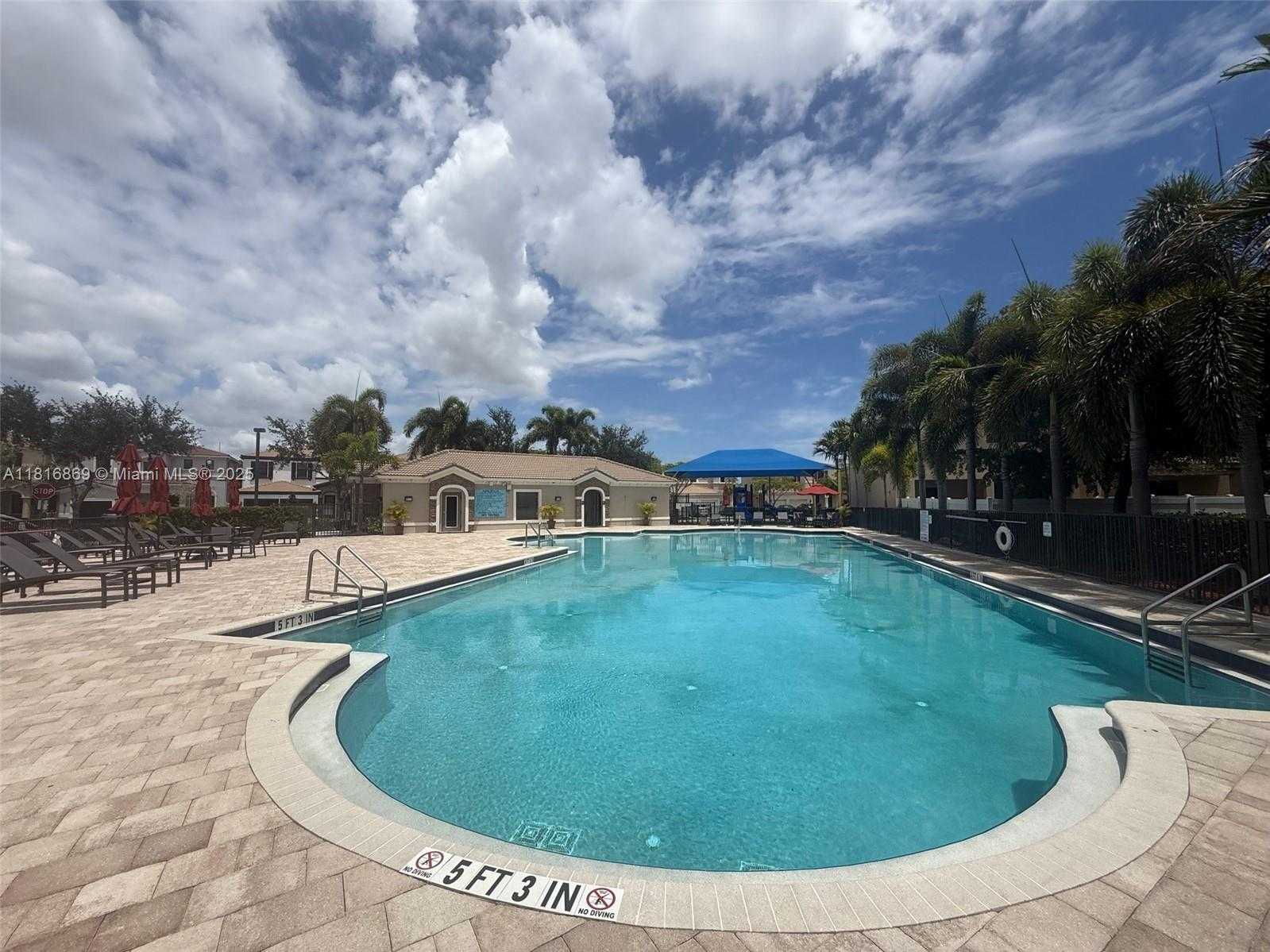 Small Image of 704 NORTH EAST 193RD ST, Miami Number 20