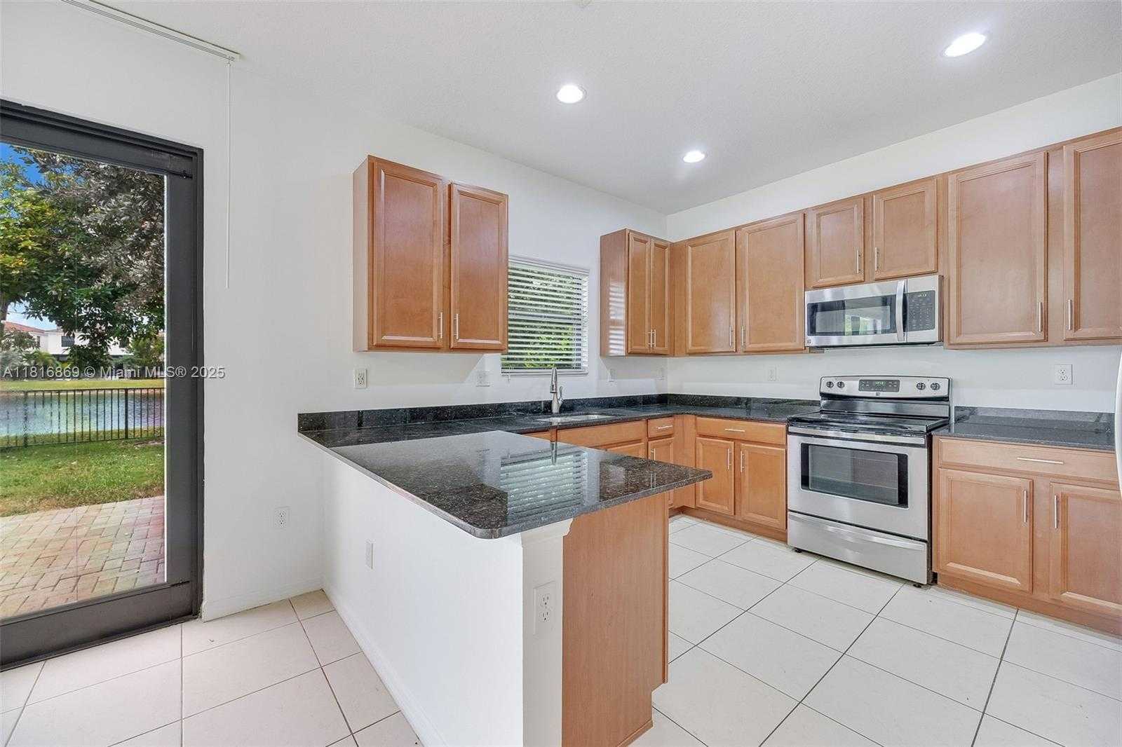 Small Image of 704 NORTH EAST 193RD ST, Miami Number 4