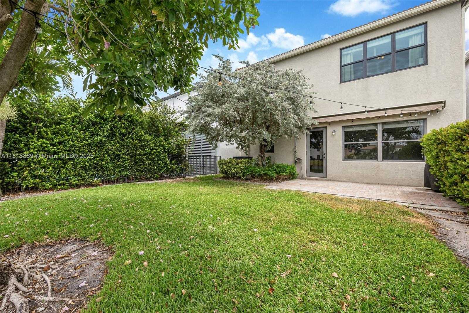Small Image of 704 NORTH EAST 193RD ST, Miami Number 6