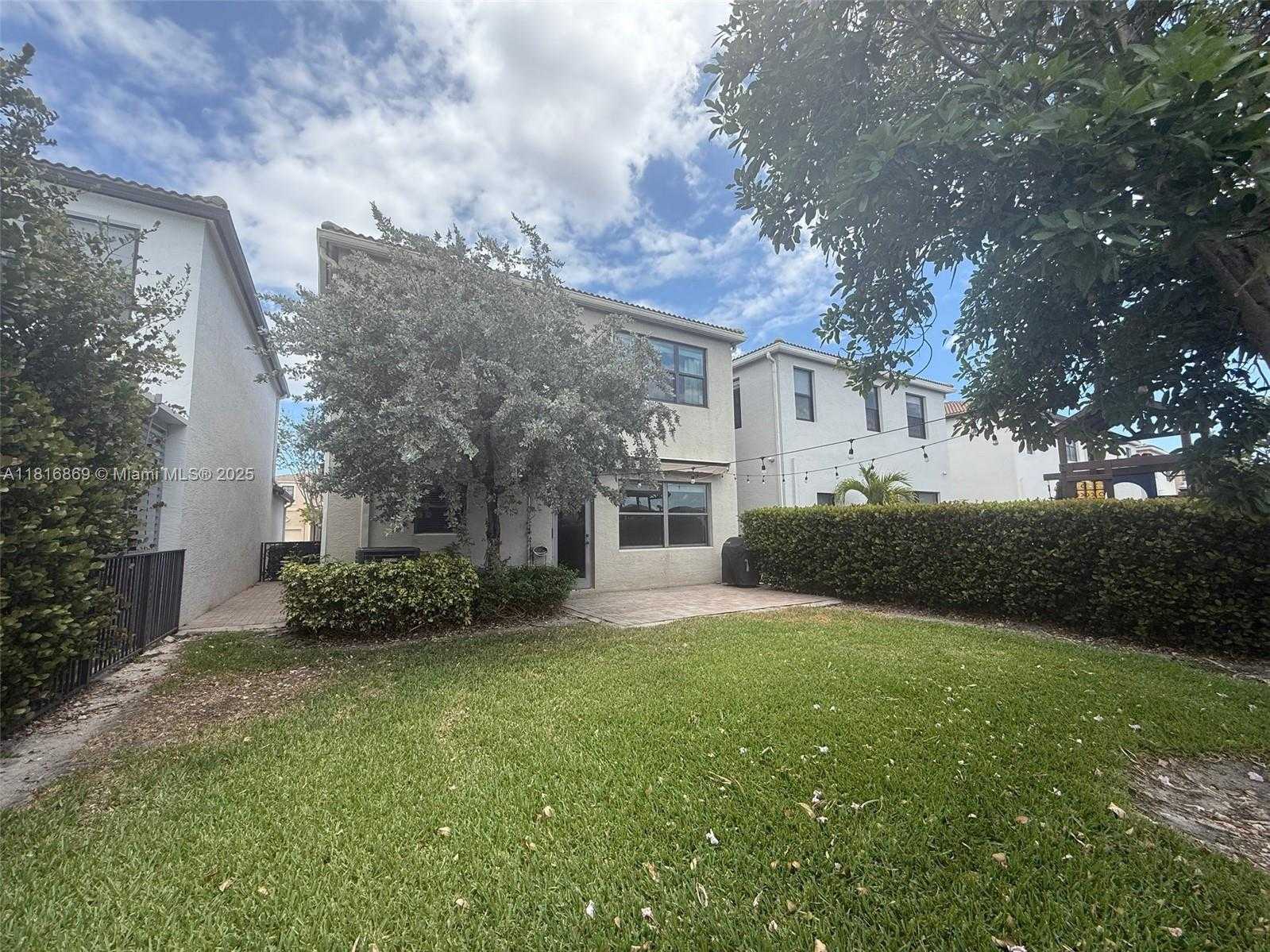 Small Image of 704 NORTH EAST 193RD ST, Miami Number 7