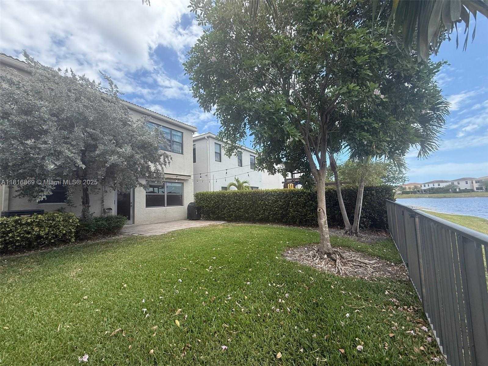 Small Image of 704 NORTH EAST 193RD ST, Miami Number 8
