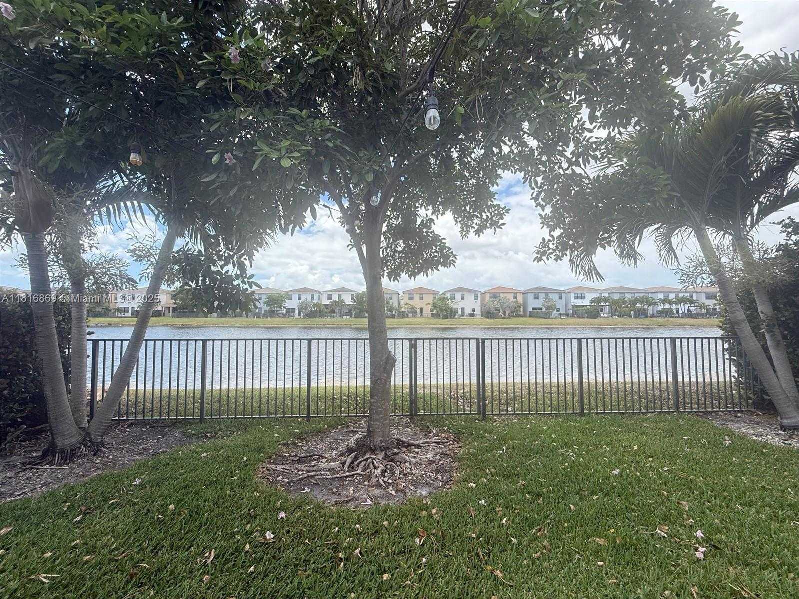 Small Image of 704 NORTH EAST 193RD ST, Miami Number 9