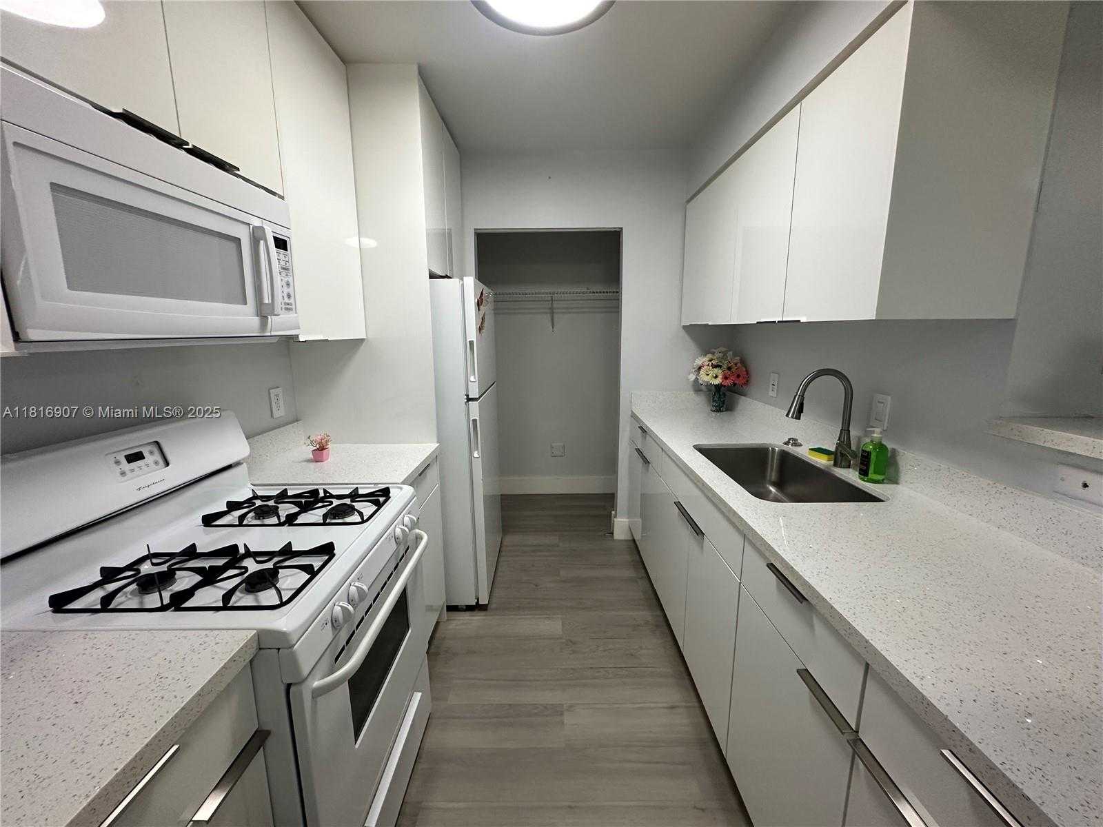 Small Image of 15330 SOUTH WEST 106TH TER #919, Miami Number 14
