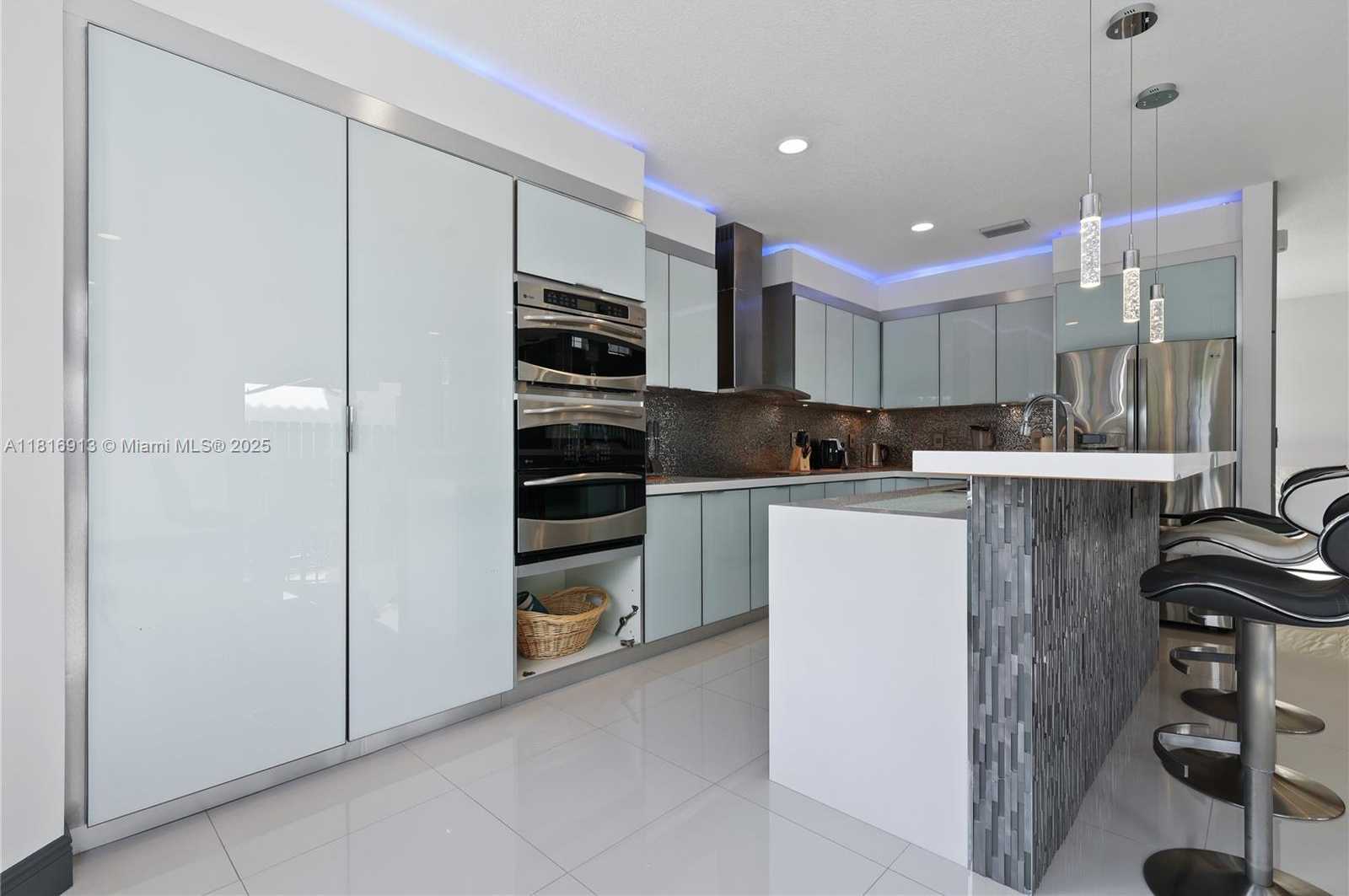 Small Image of 10040 NORTH WEST 10TH ST, Miami Number 12