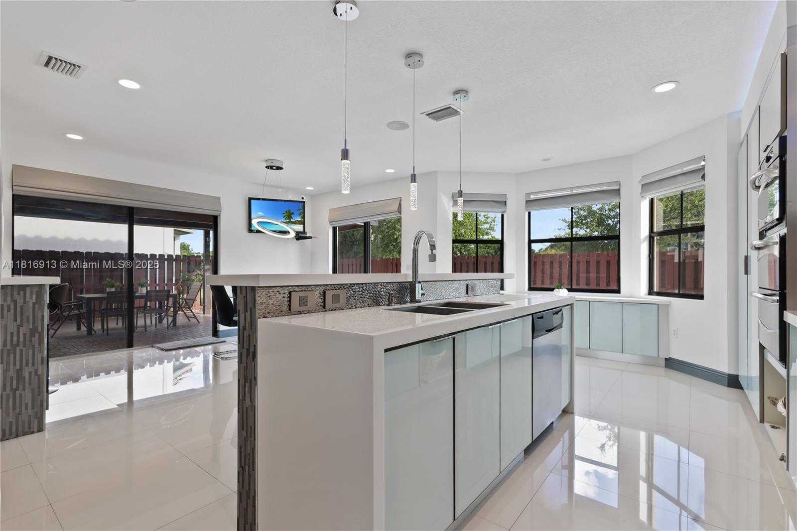 Small Image of 10040 NORTH WEST 10TH ST, Miami Number 14