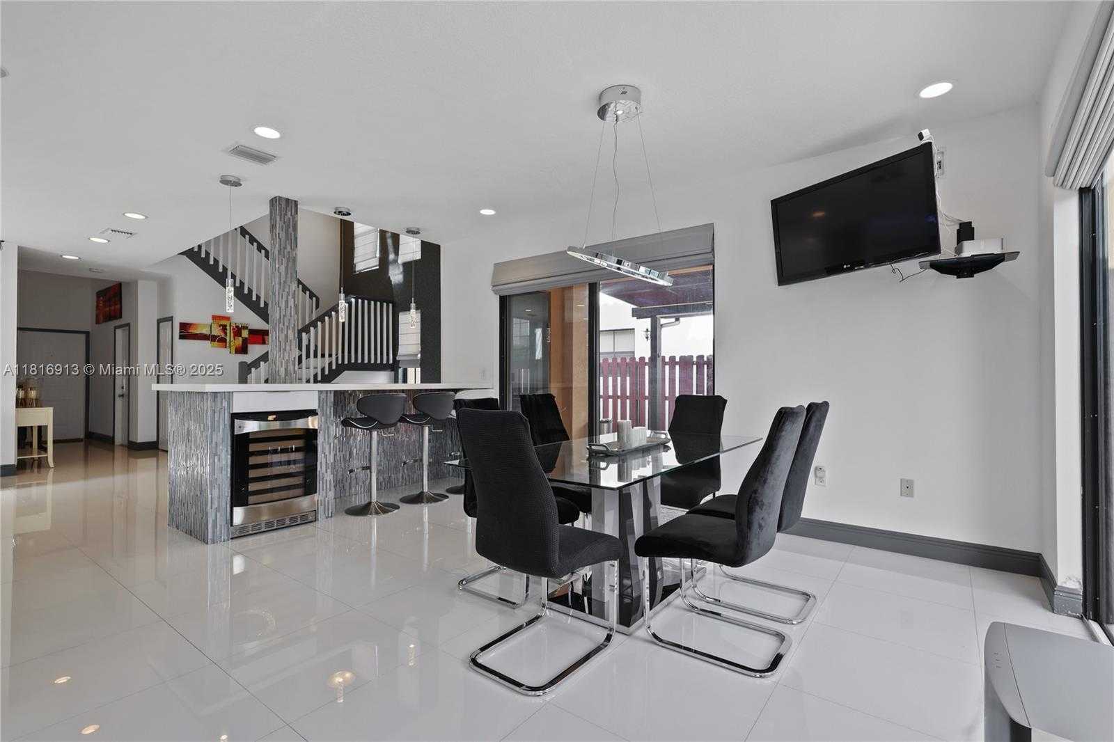 Small Image of 10040 NORTH WEST 10TH ST, Miami Number 17