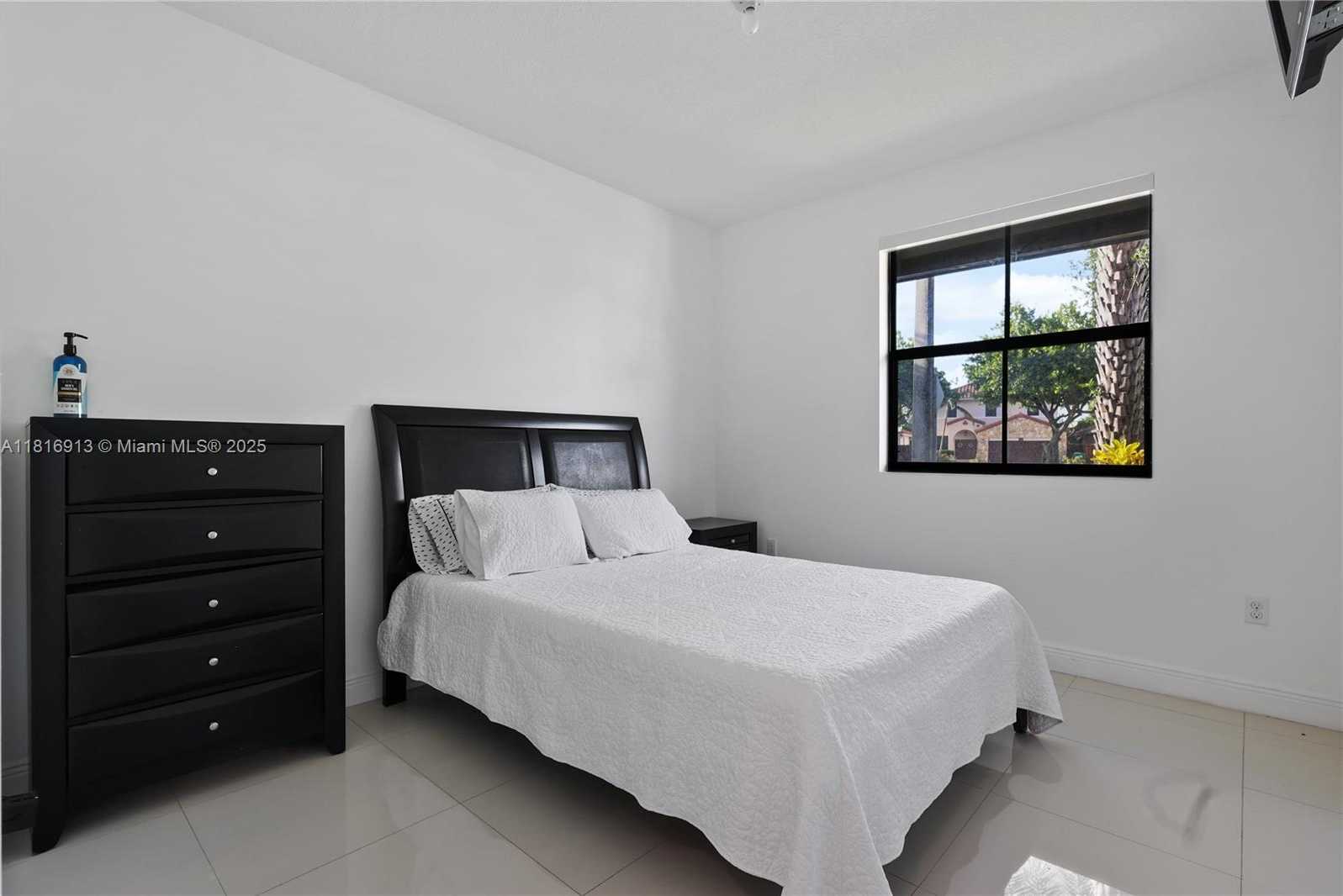 Small Image of 10040 NORTH WEST 10TH ST, Miami Number 20