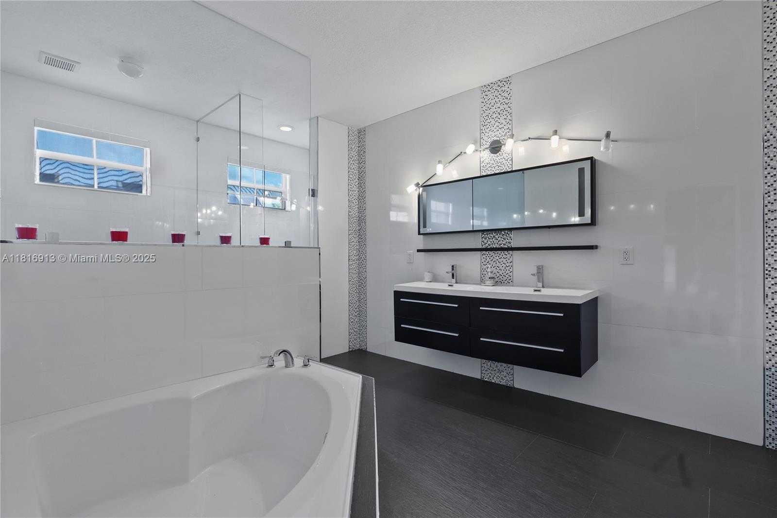 Small Image of 10040 NORTH WEST 10TH ST, Miami Number 21