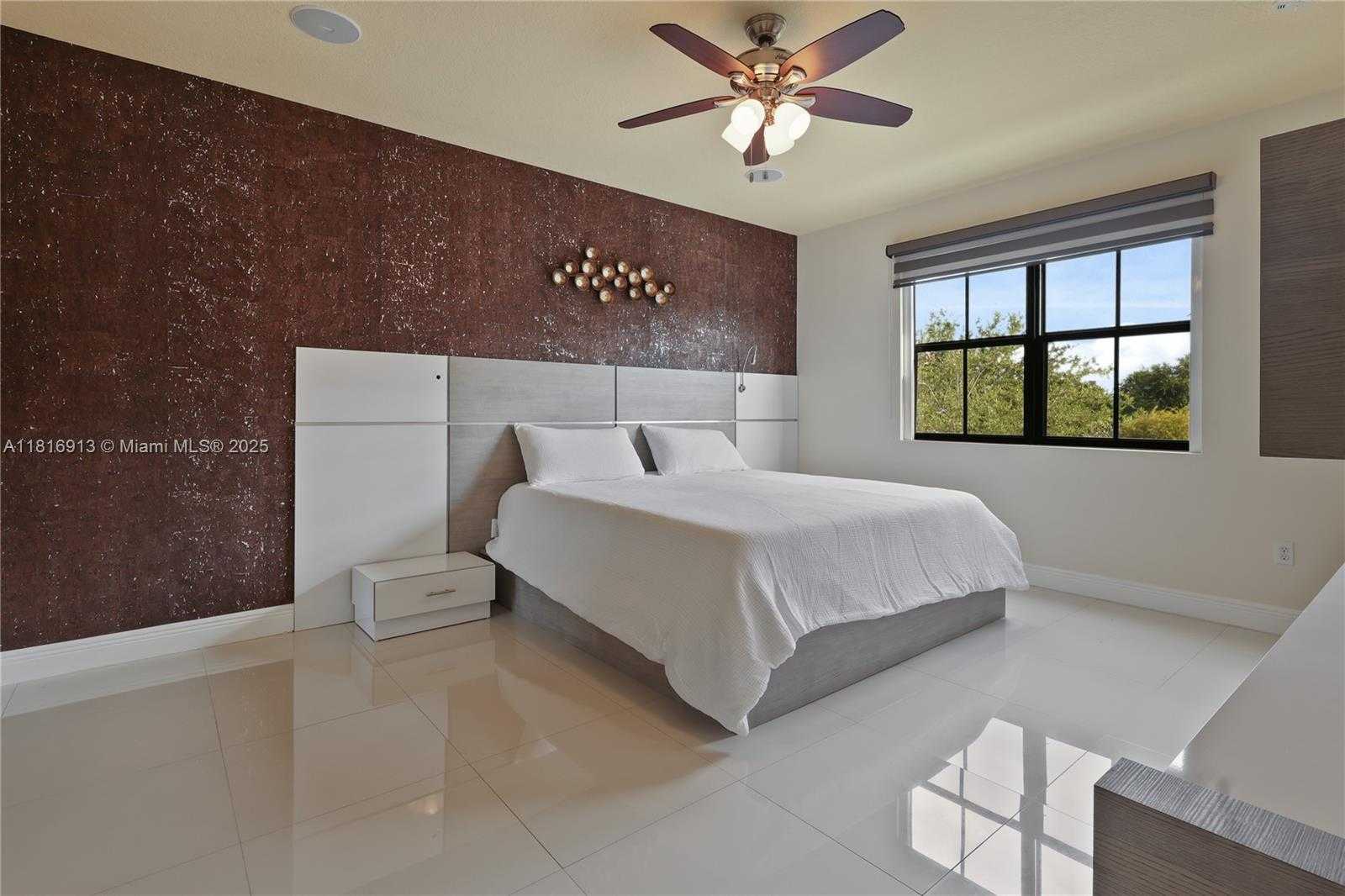 Small Image of 10040 NORTH WEST 10TH ST, Miami Number 24