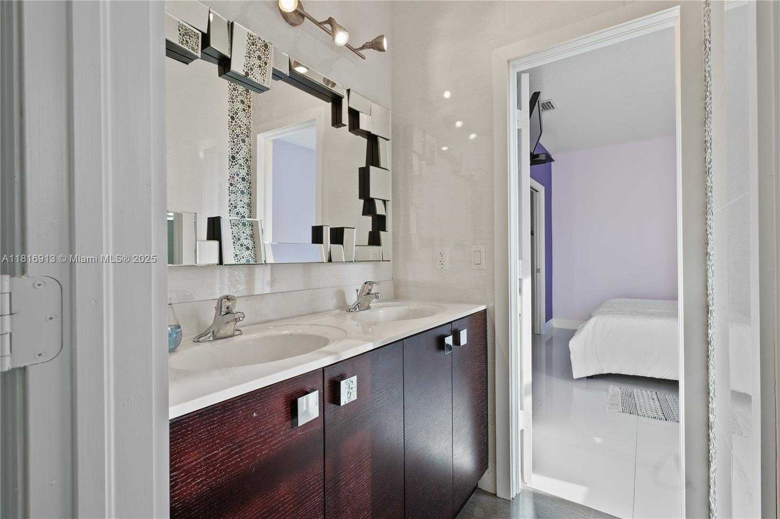 Small Image of 10040 NORTH WEST 10TH ST, Miami Number 28
