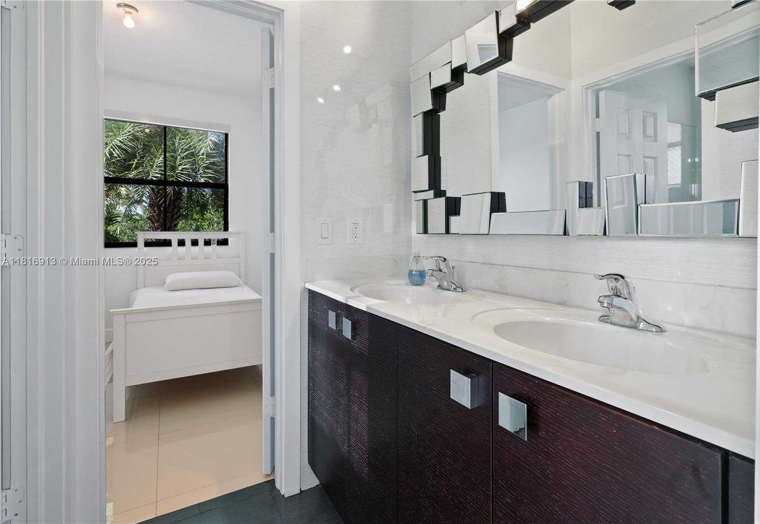 Small Image of 10040 NORTH WEST 10TH ST, Miami Number 29