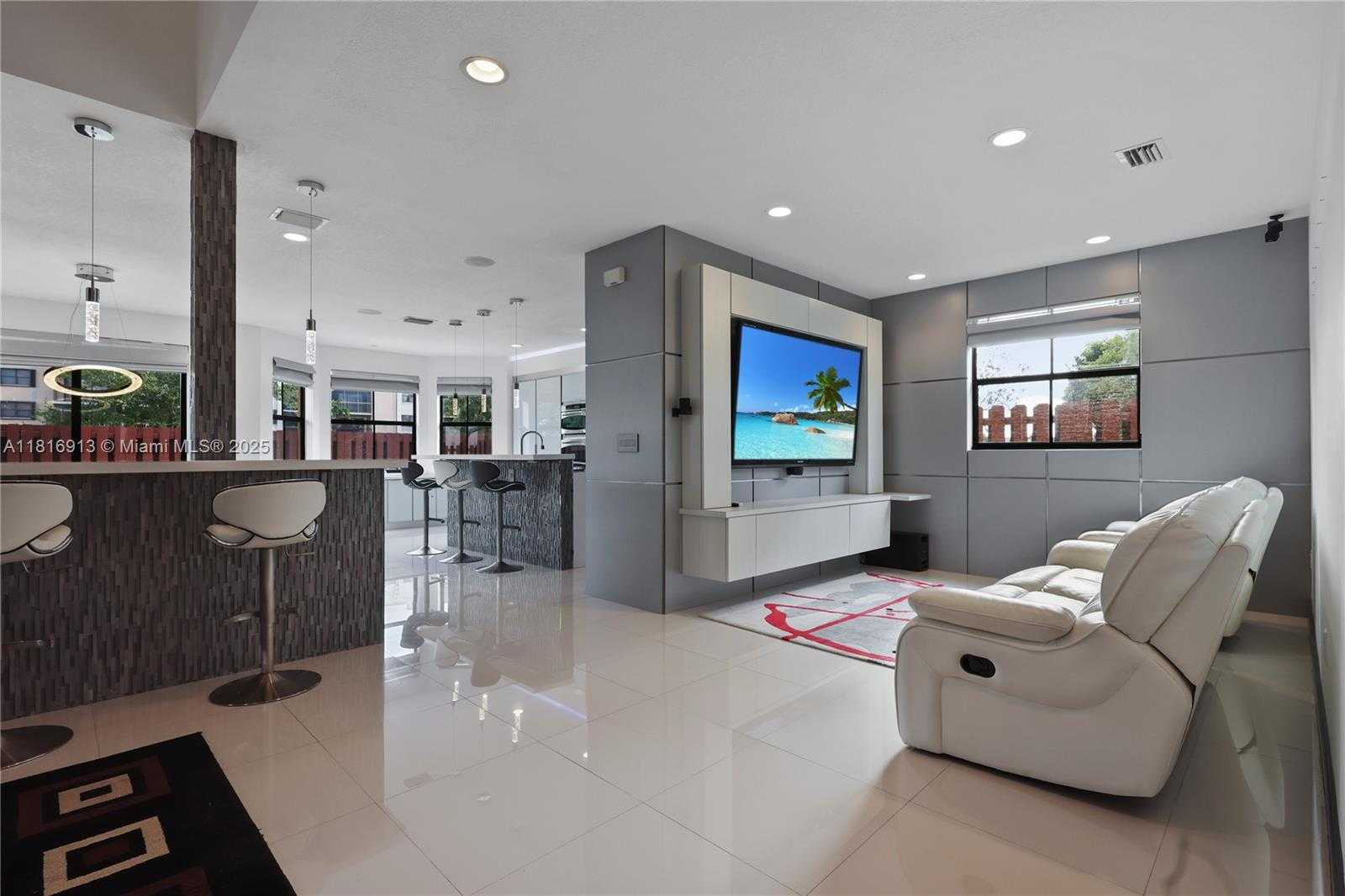 Small Image of 10040 NORTH WEST 10TH ST, Miami Number 3