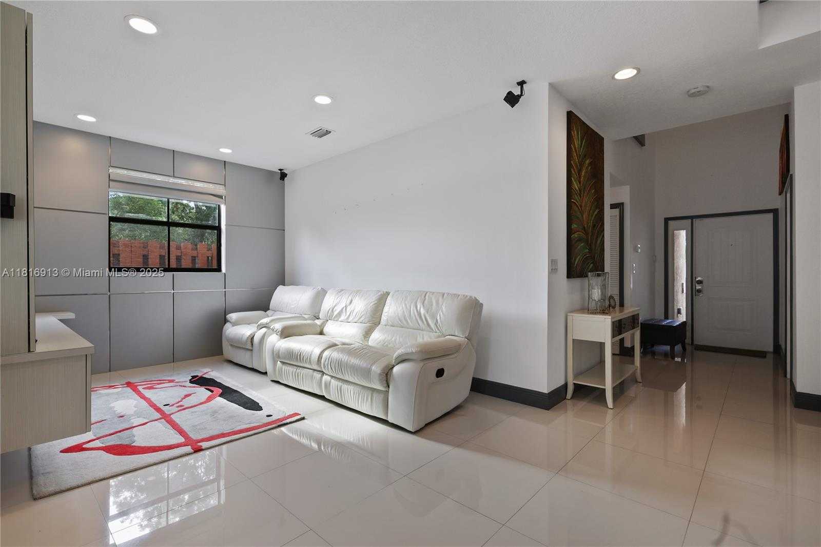 Small Image of 10040 NORTH WEST 10TH ST, Miami Number 5