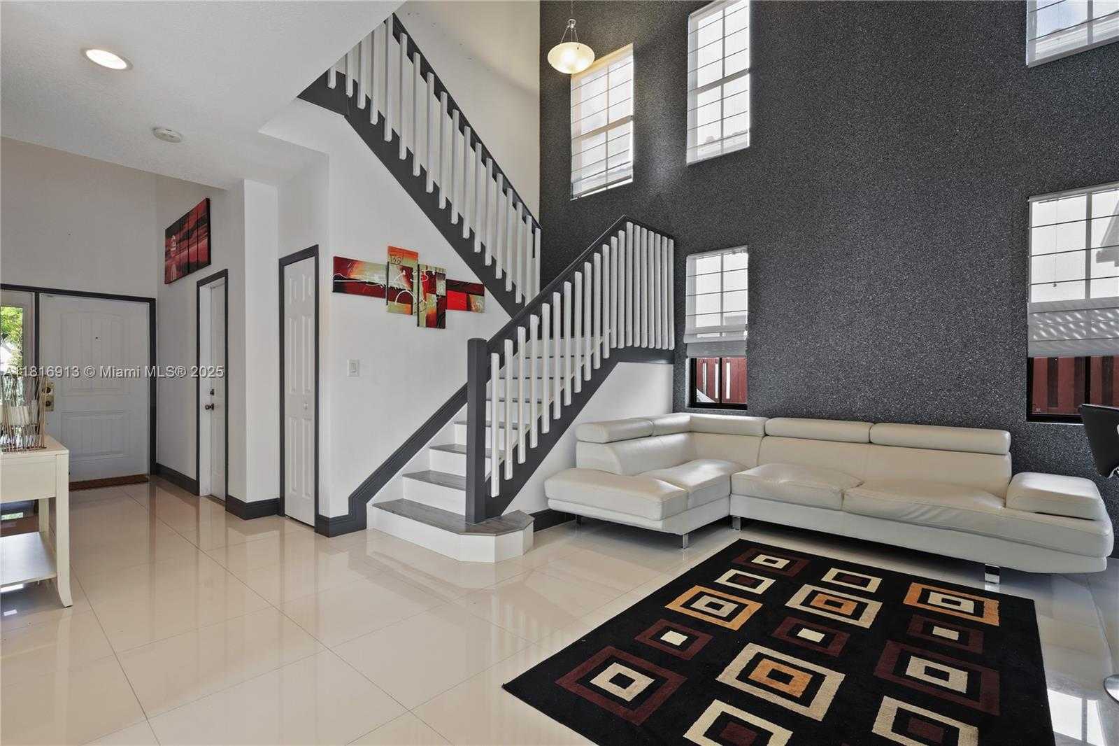 Small Image of 10040 NORTH WEST 10TH ST, Miami Number 6