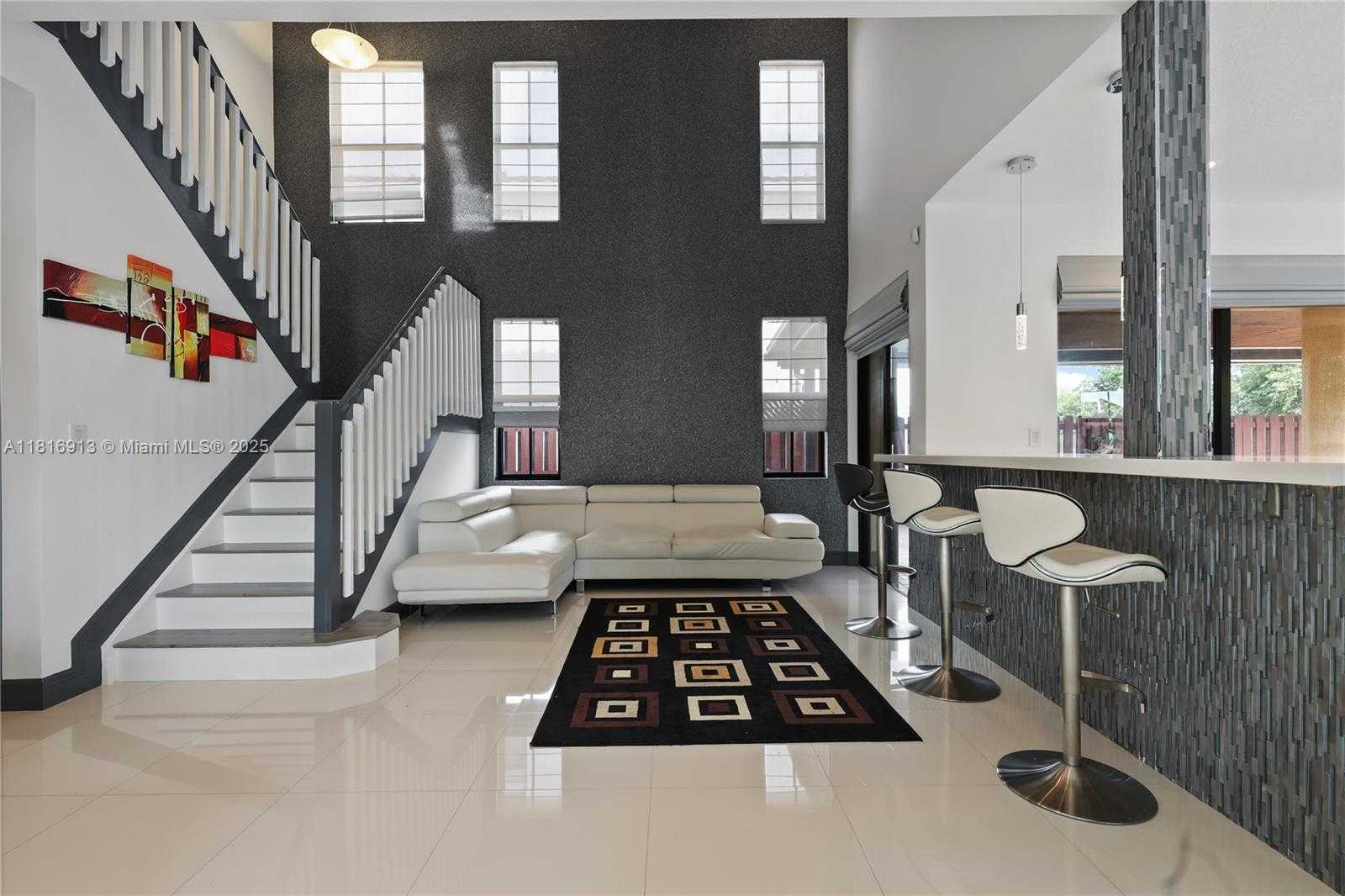 Small Image of 10040 NORTH WEST 10TH ST, Miami Number 7