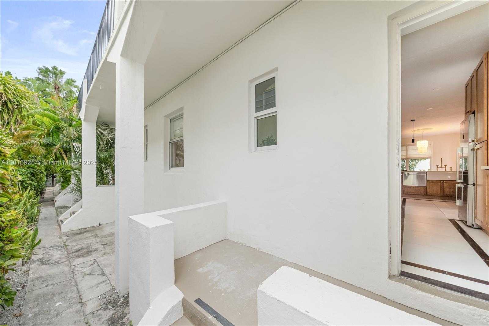 Small Image of 726 MERIDIAN AVE #5, Miami Beach Number 3
