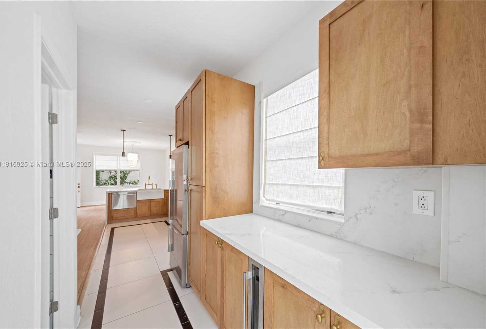Small Image of 726 MERIDIAN AVE #5, Miami Beach Number 4