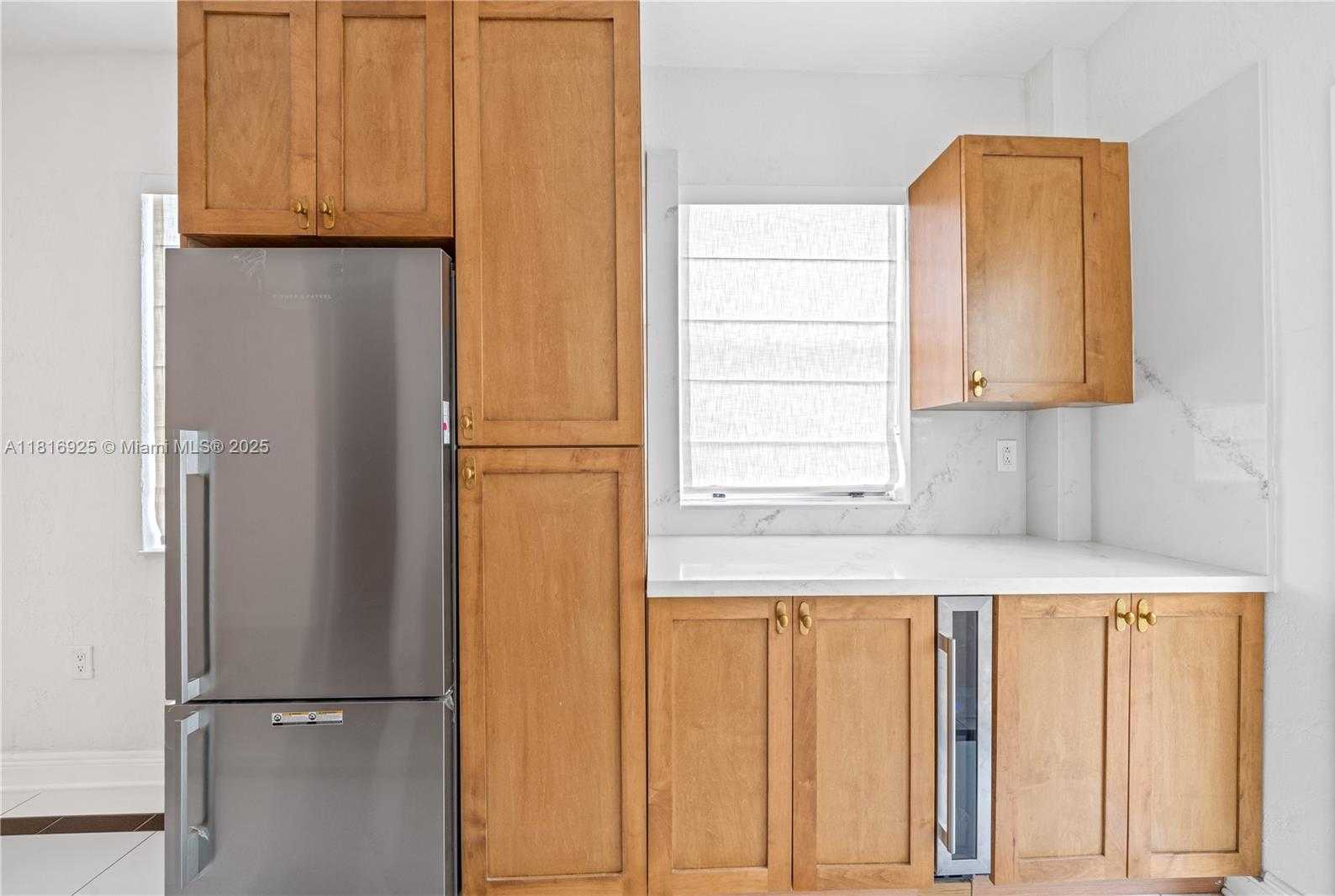 Small Image of 726 MERIDIAN AVE #5, Miami Beach Number 9