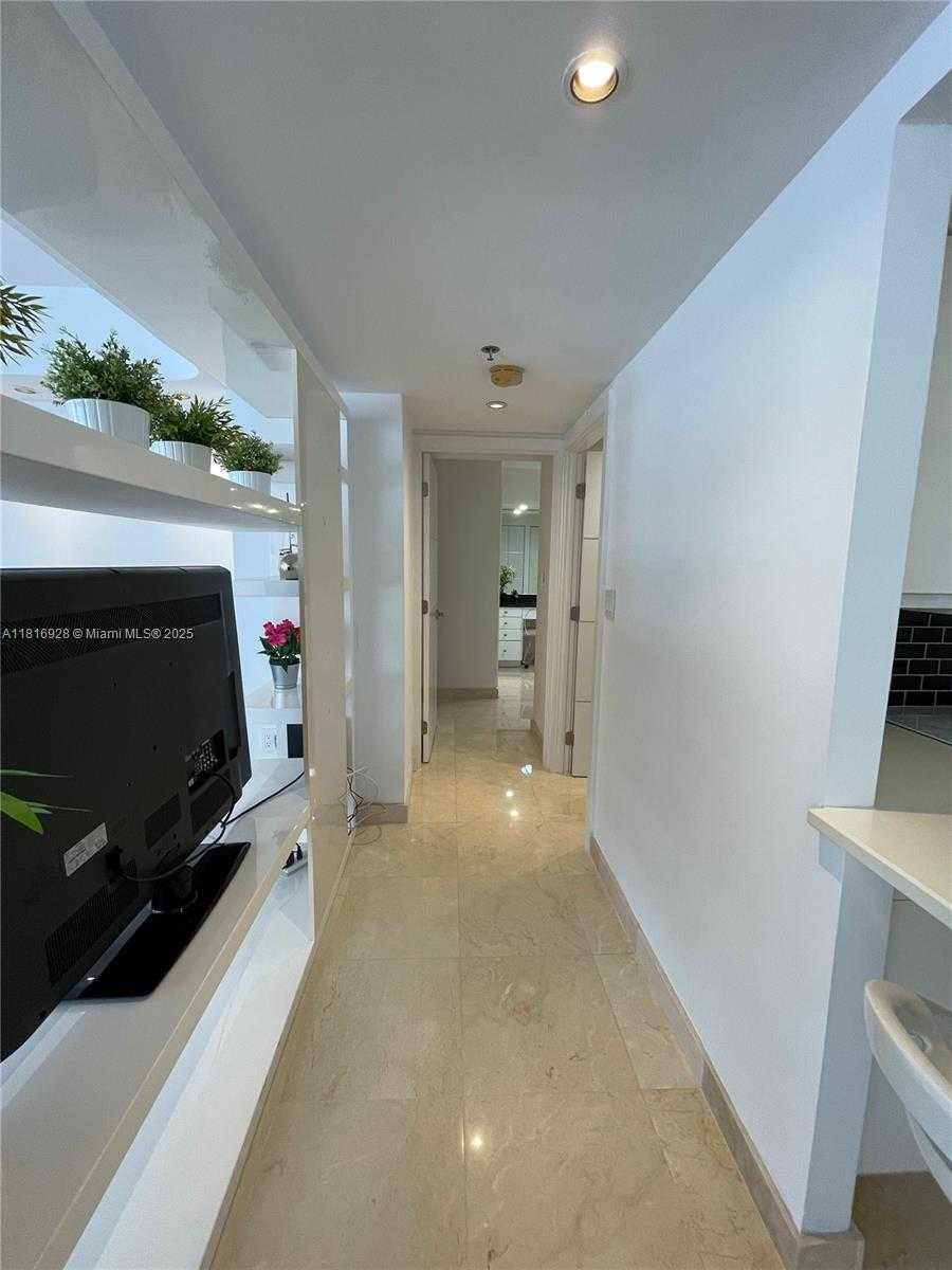 Small Image of 20515 EAST COUNTRY CLUB DR #1847, Aventura Number 20