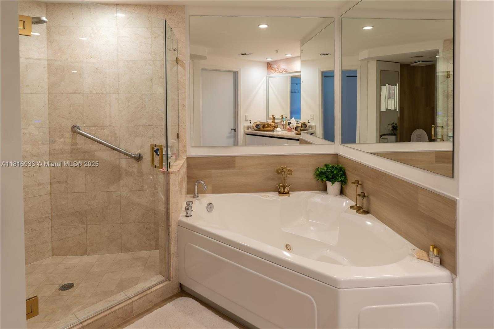Small Image of 848 BRICKELL KEY DR #1601, Miami Number 20