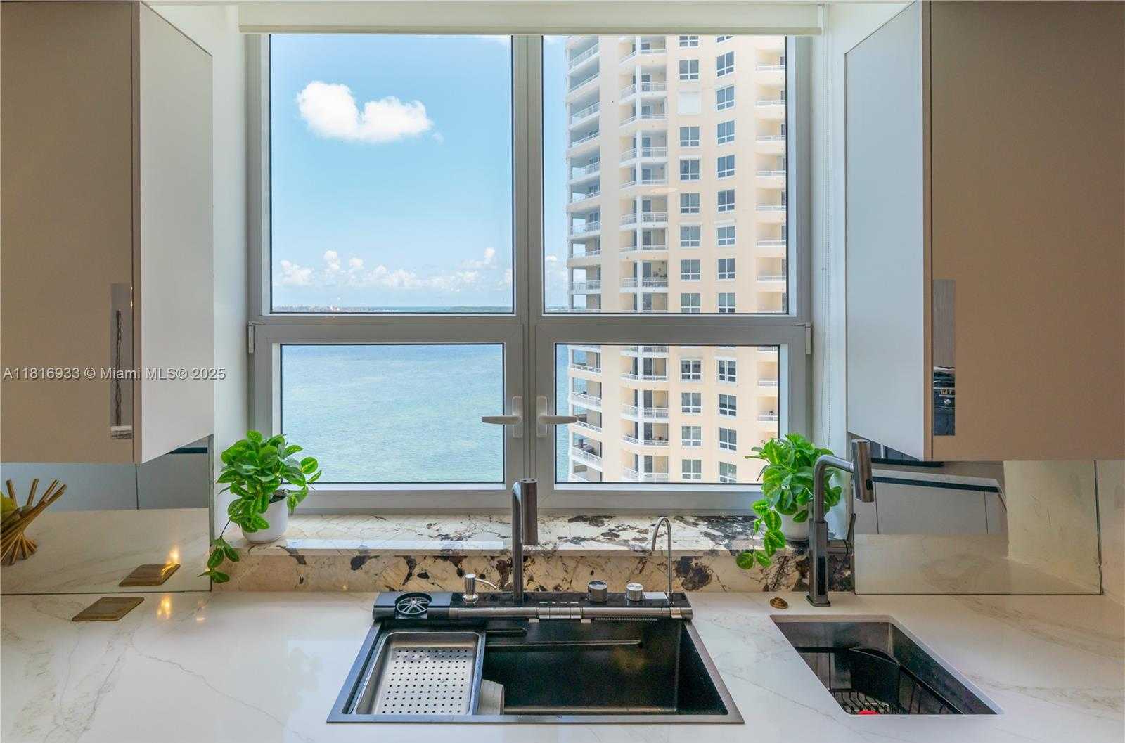 Small Image of 848 BRICKELL KEY DR #1601, Miami Number 27