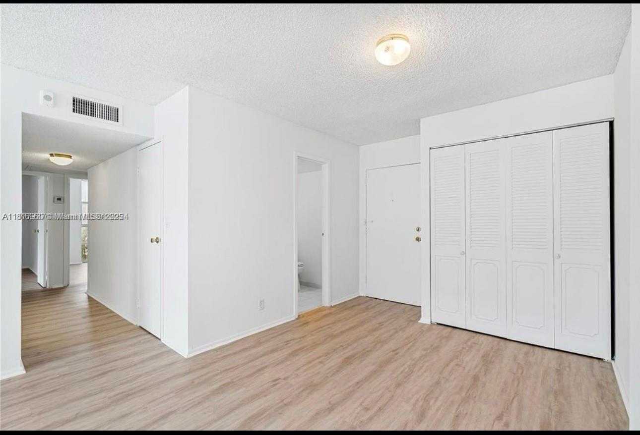 Small Image of 2001 ATLANTIC SHORES BLVD #109, Hallandale Beach Number 10