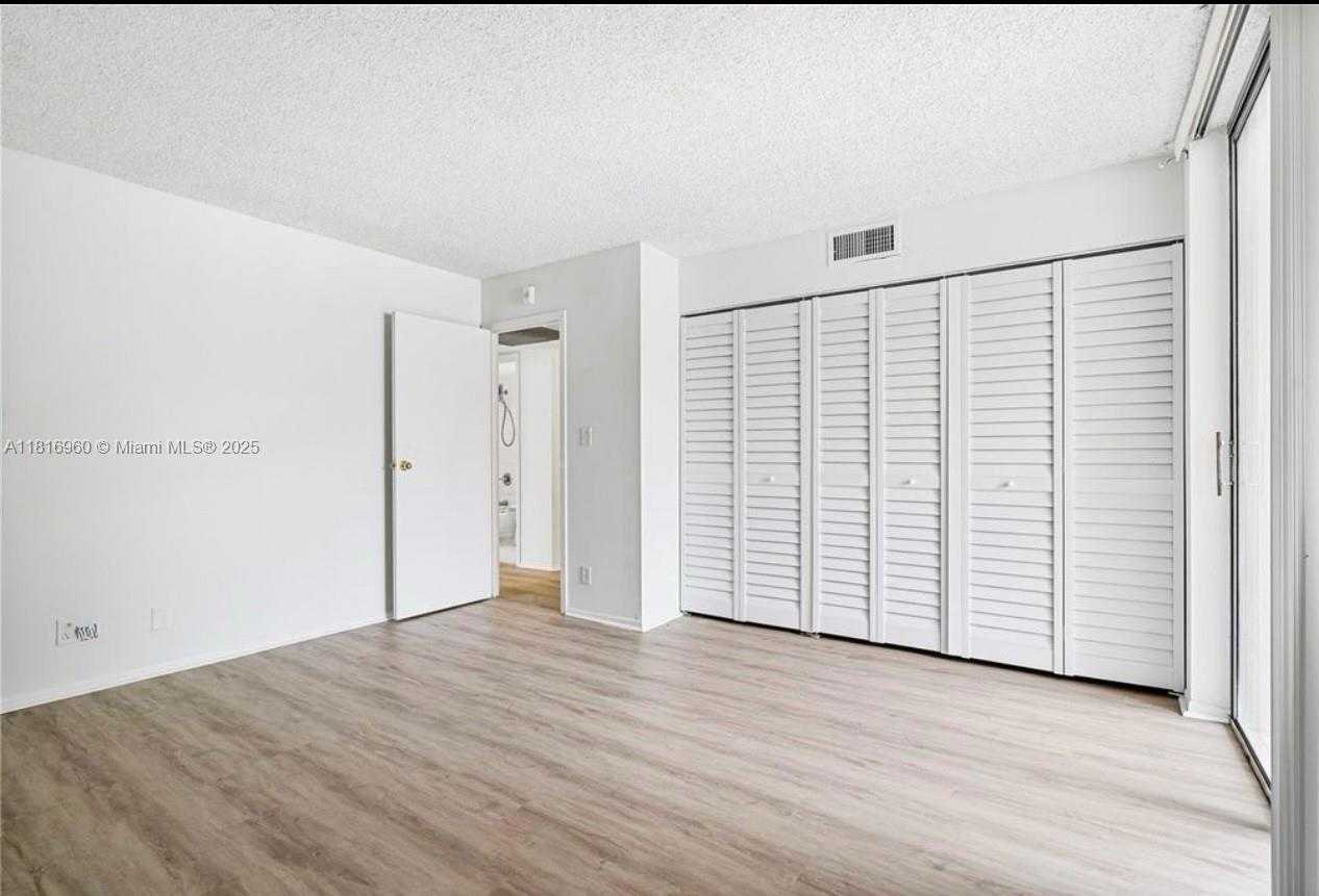 Small Image of 2001 ATLANTIC SHORES BLVD #109, Hallandale Beach Number 16