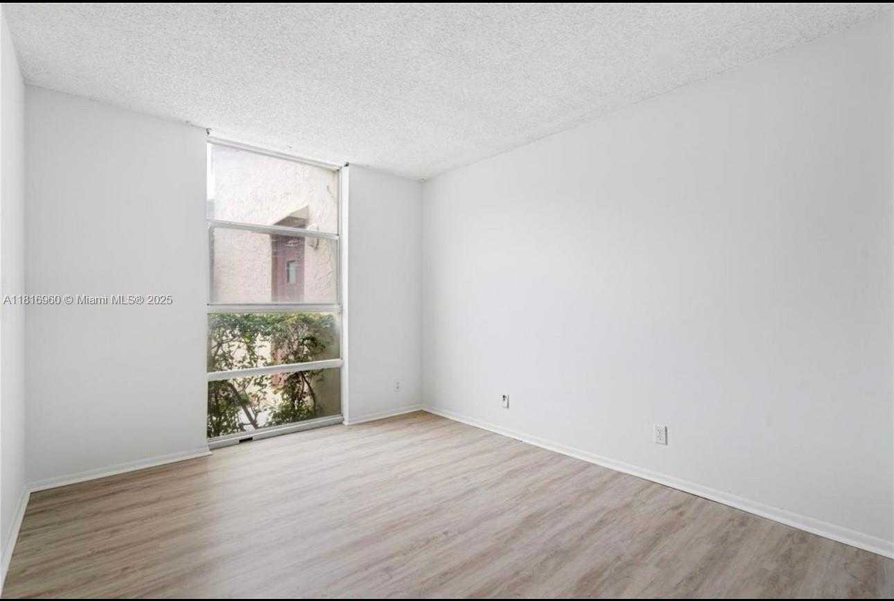 Small Image of 2001 ATLANTIC SHORES BLVD #109, Hallandale Beach Number 17