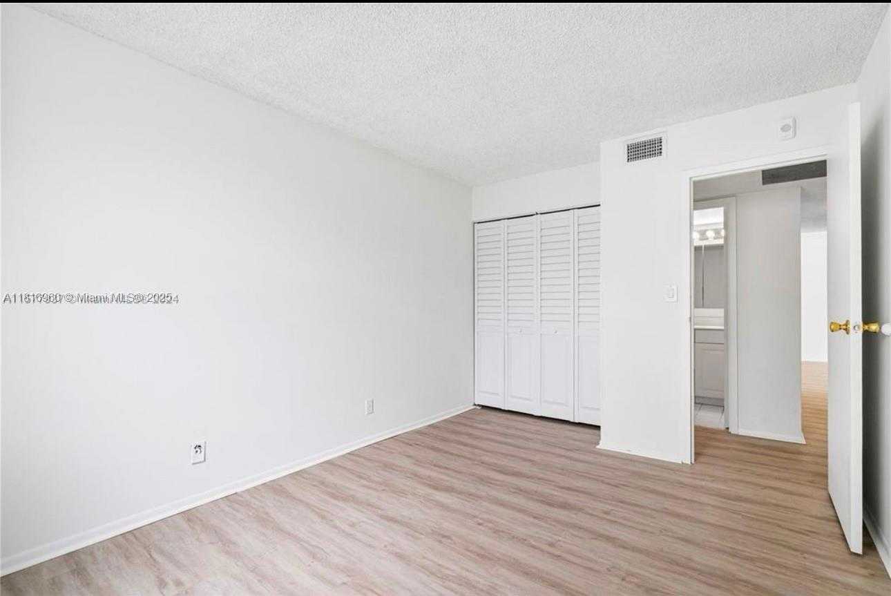 Small Image of 2001 ATLANTIC SHORES BLVD #109, Hallandale Beach Number 19