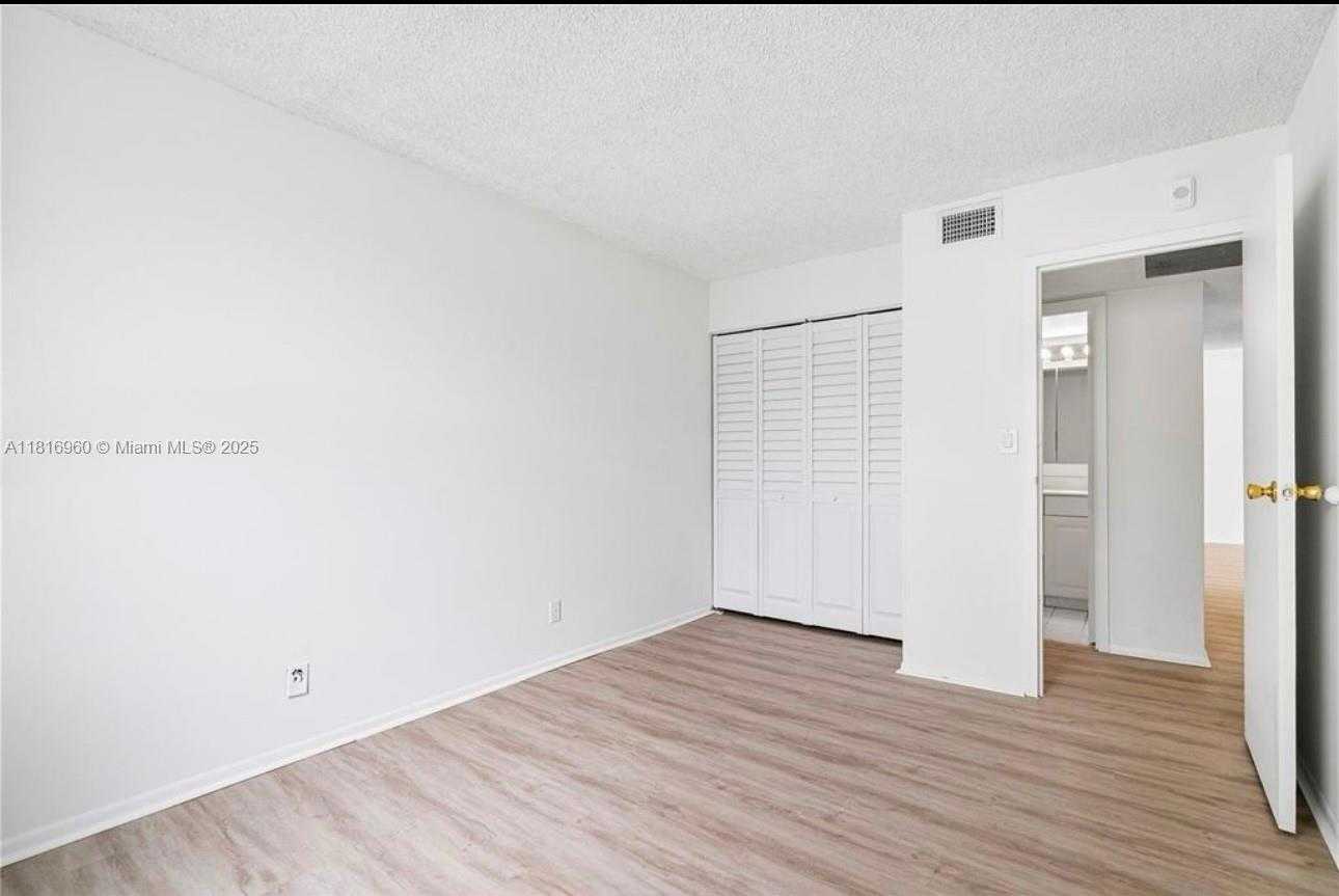 Small Image of 2001 ATLANTIC SHORES BLVD #109, Hallandale Beach Number 20