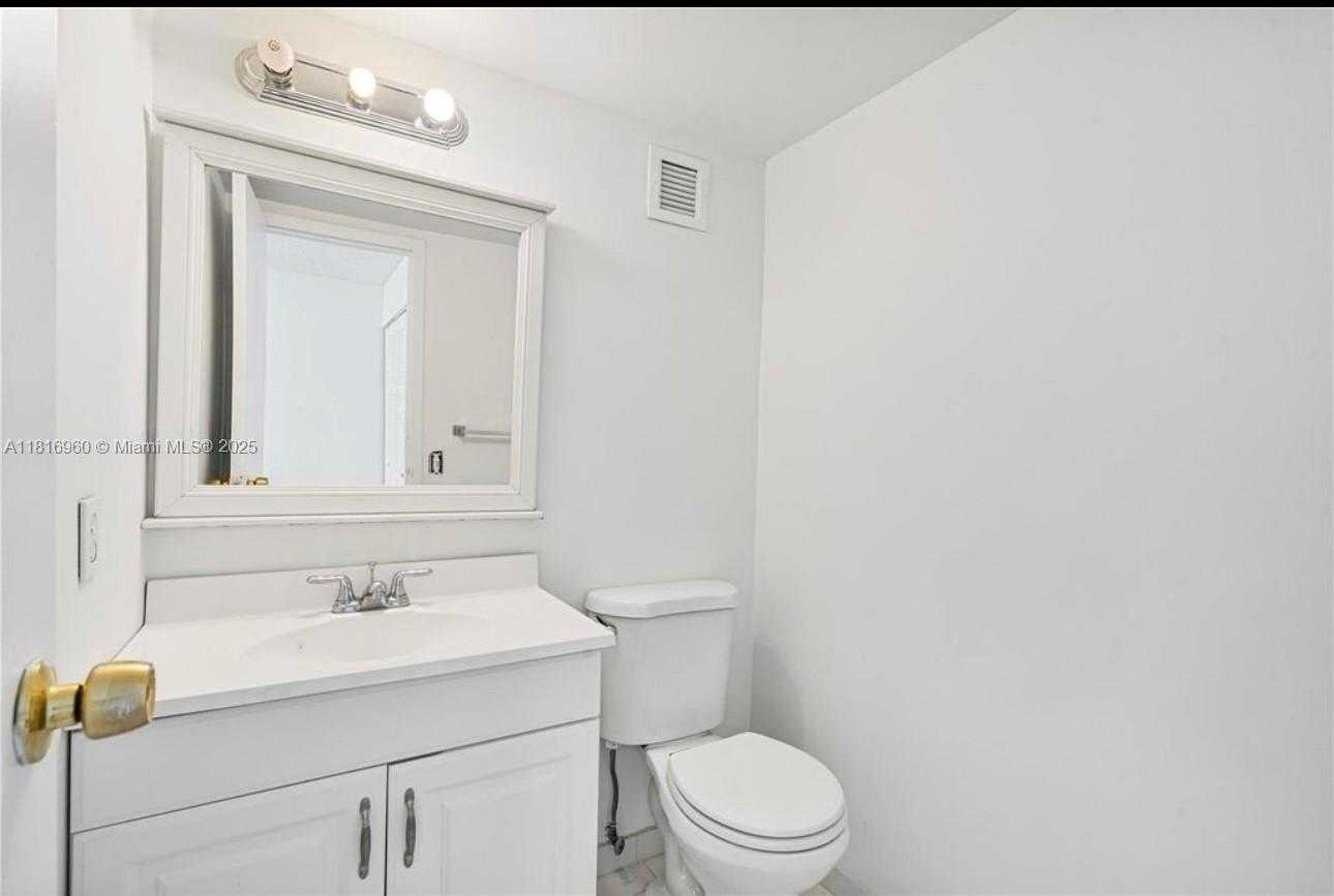 Small Image of 2001 ATLANTIC SHORES BLVD #109, Hallandale Beach Number 21