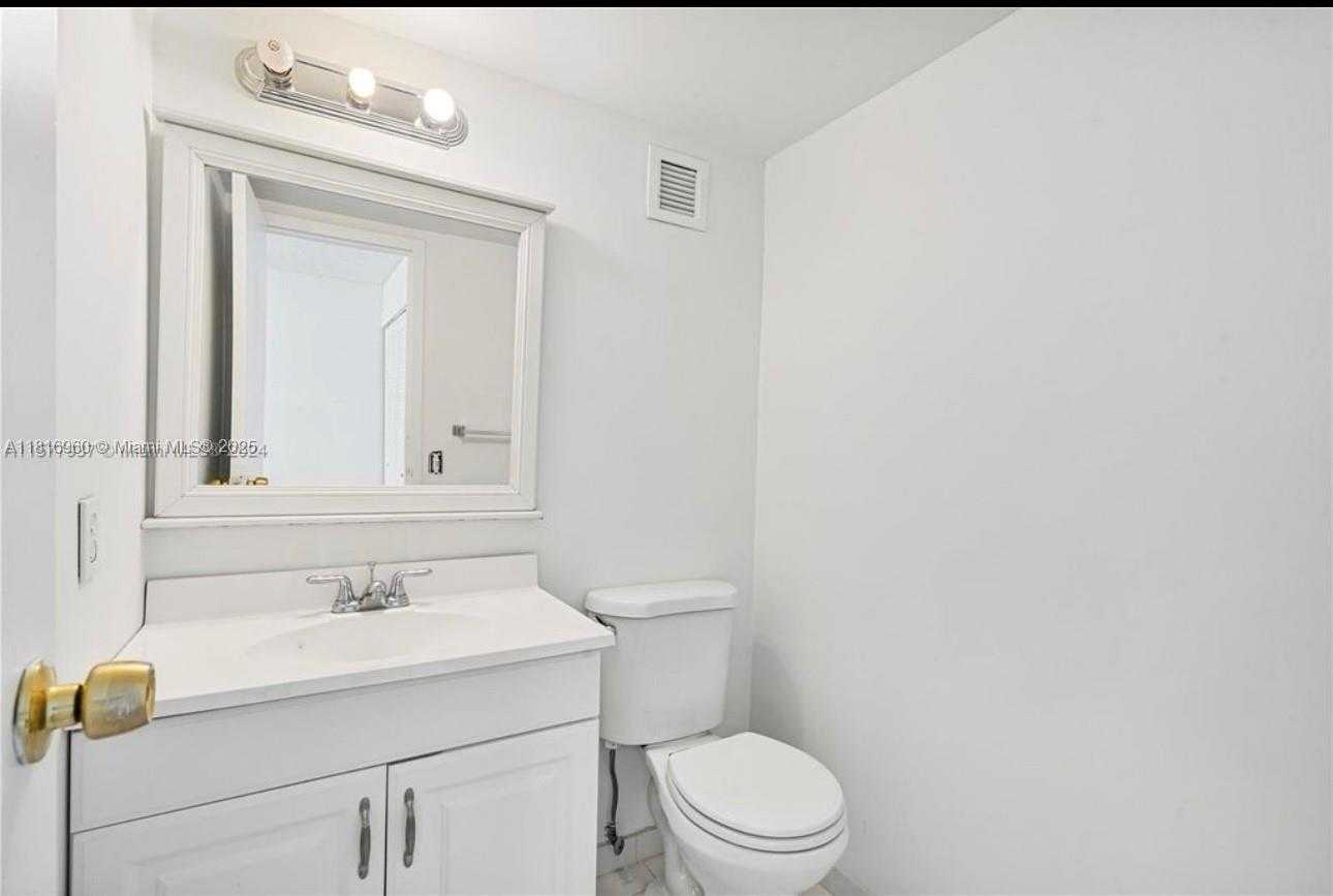 Small Image of 2001 ATLANTIC SHORES BLVD #109, Hallandale Beach Number 22