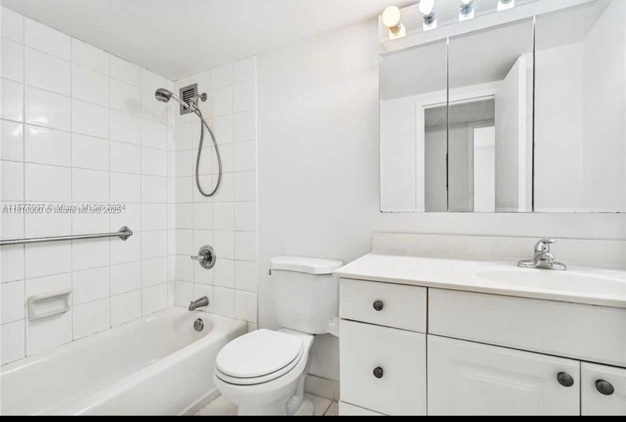 Small Image of 2001 ATLANTIC SHORES BLVD #109, Hallandale Beach Number 23