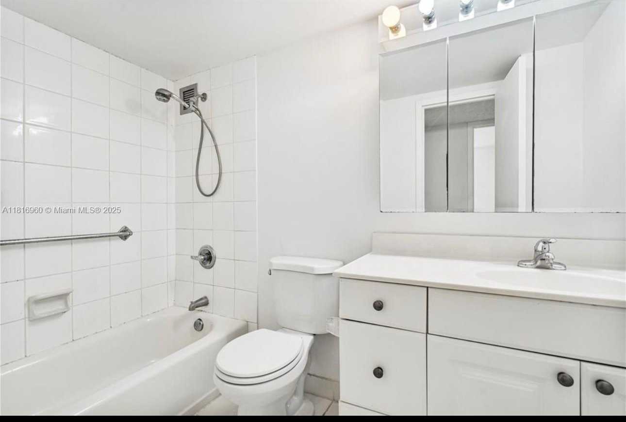 Small Image of 2001 ATLANTIC SHORES BLVD #109, Hallandale Beach Number 24