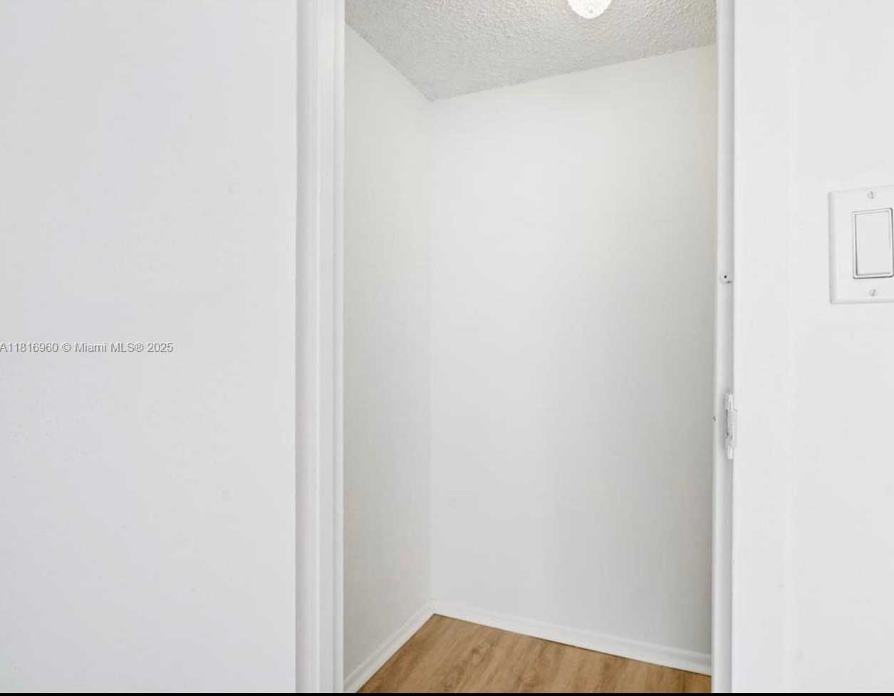 Small Image of 2001 ATLANTIC SHORES BLVD #109, Hallandale Beach Number 25