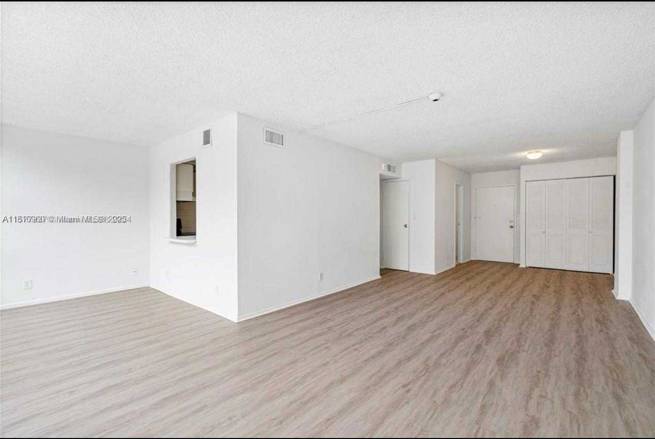 Small Image of 2001 ATLANTIC SHORES BLVD #109, Hallandale Beach Number 3
