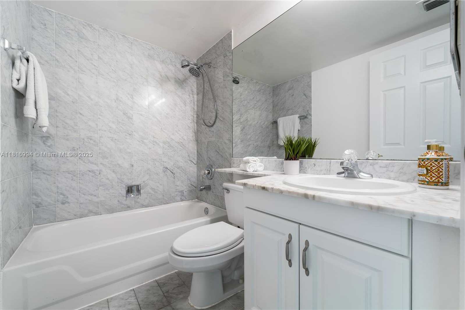 Small Image of 800 CLAUGHTON ISLAND DR #1103, Miami Number 20