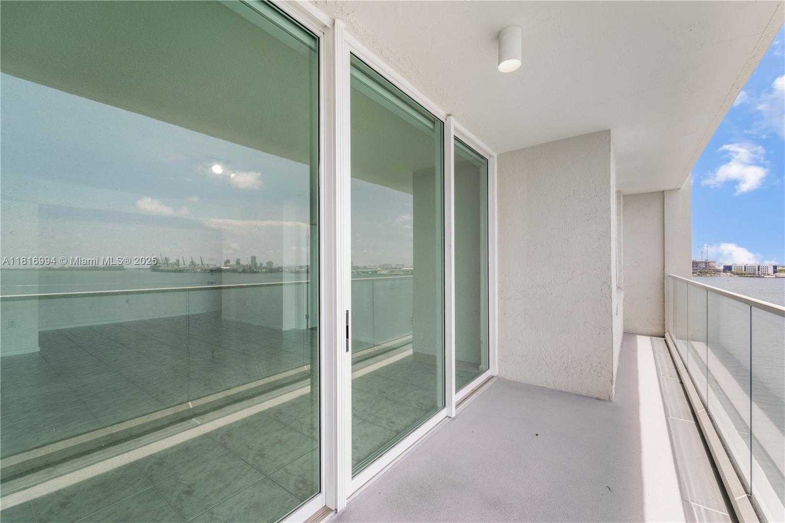 Small Image of 800 CLAUGHTON ISLAND DR #1103, Miami Number 23