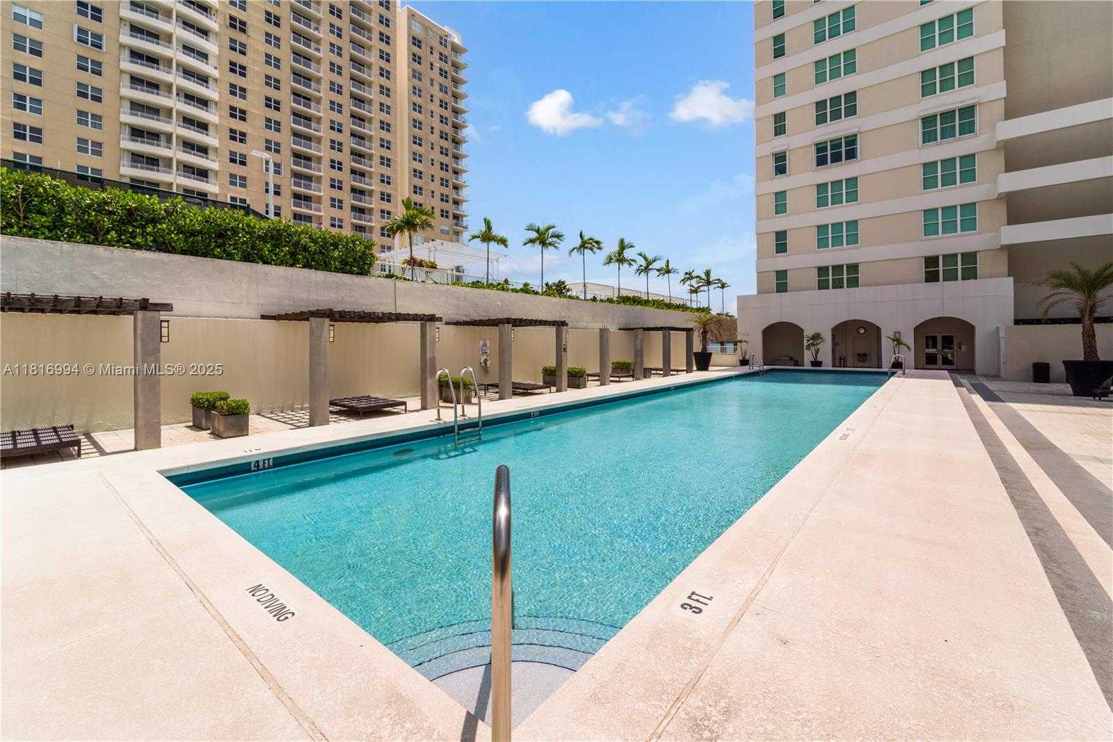 Small Image of 800 CLAUGHTON ISLAND DR #1103, Miami Number 3