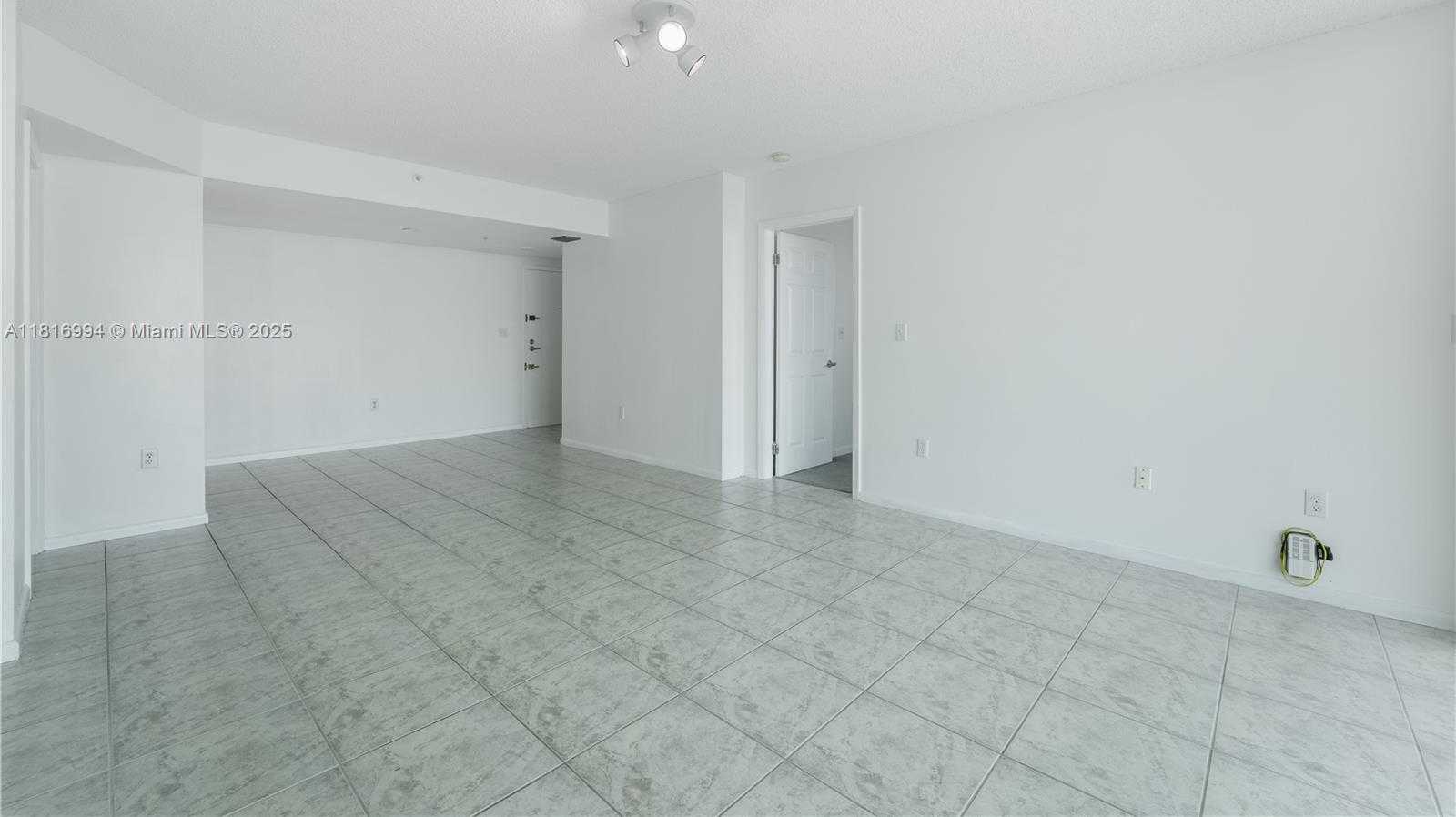 Small Image of 800 CLAUGHTON ISLAND DR #1103, Miami Number 30