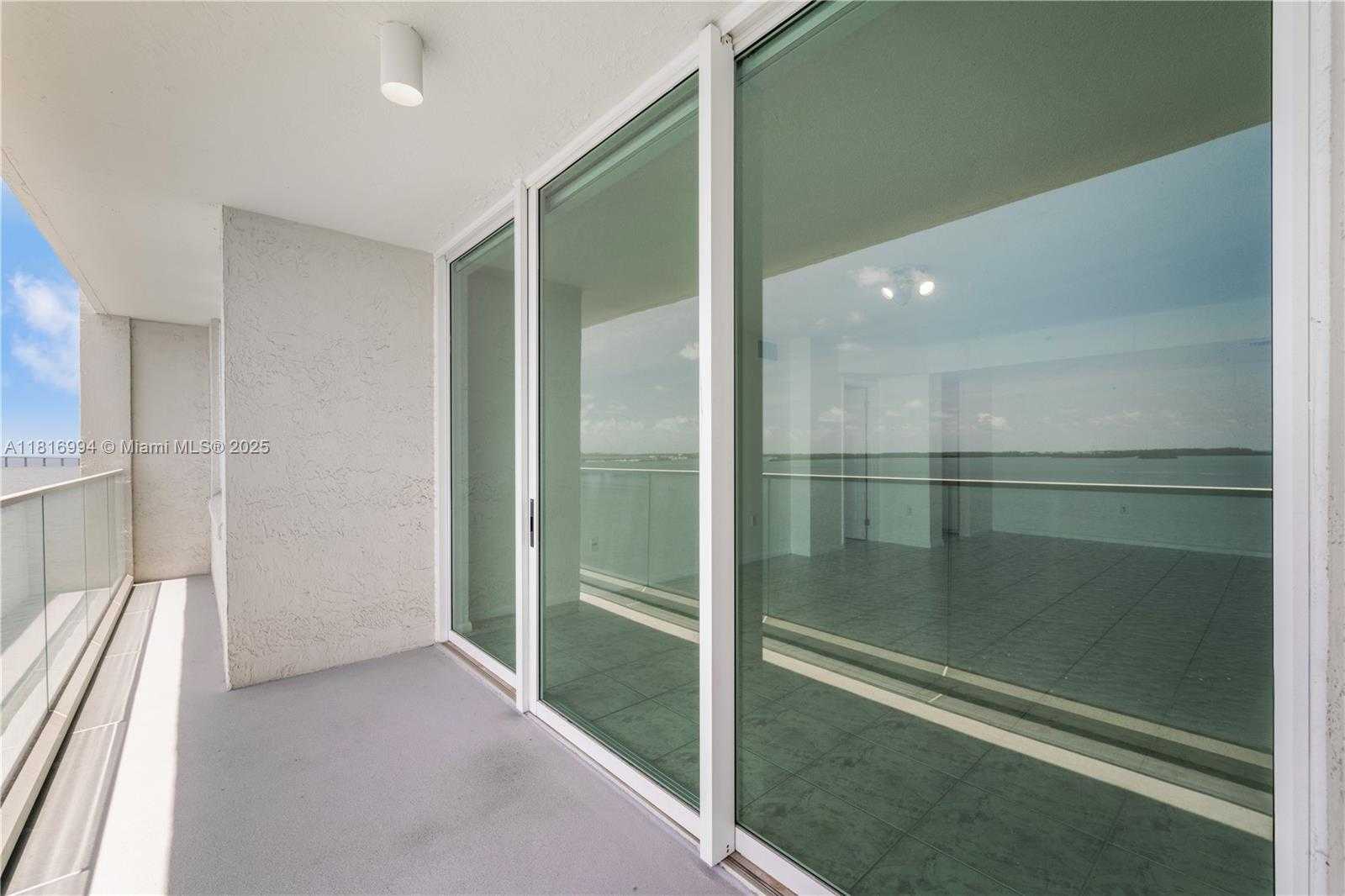 Small Image of 800 CLAUGHTON ISLAND DR #1103, Miami Number 4
