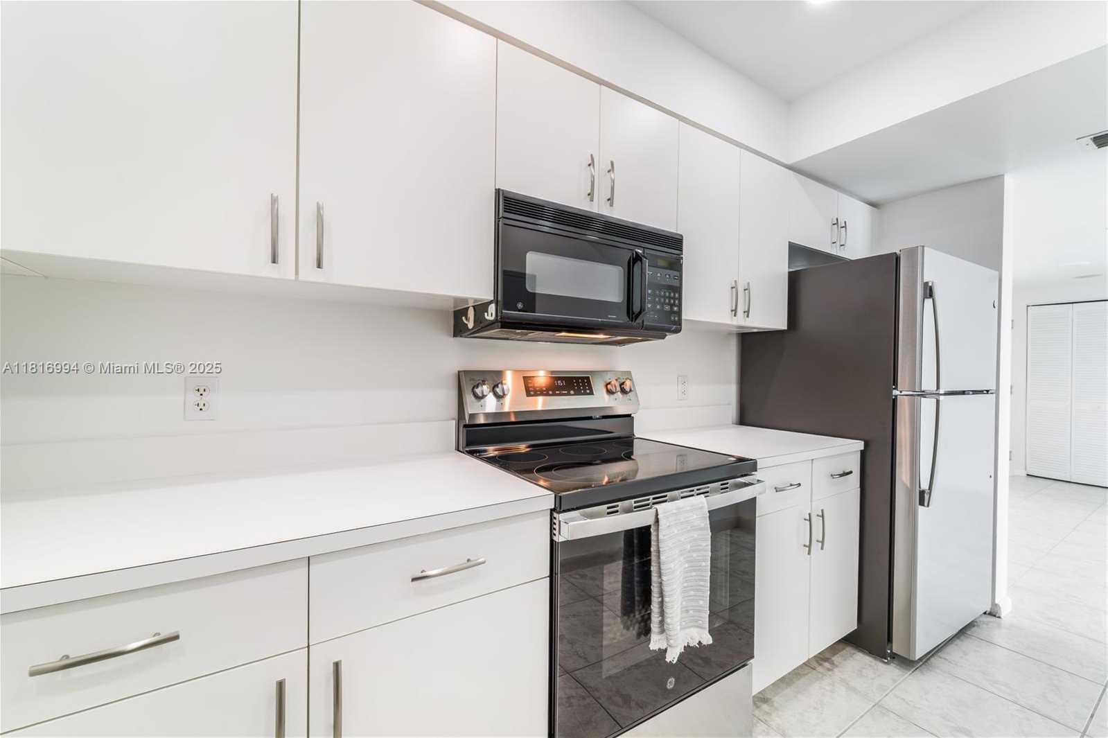 Small Image of 800 CLAUGHTON ISLAND DR #1103, Miami Number 41