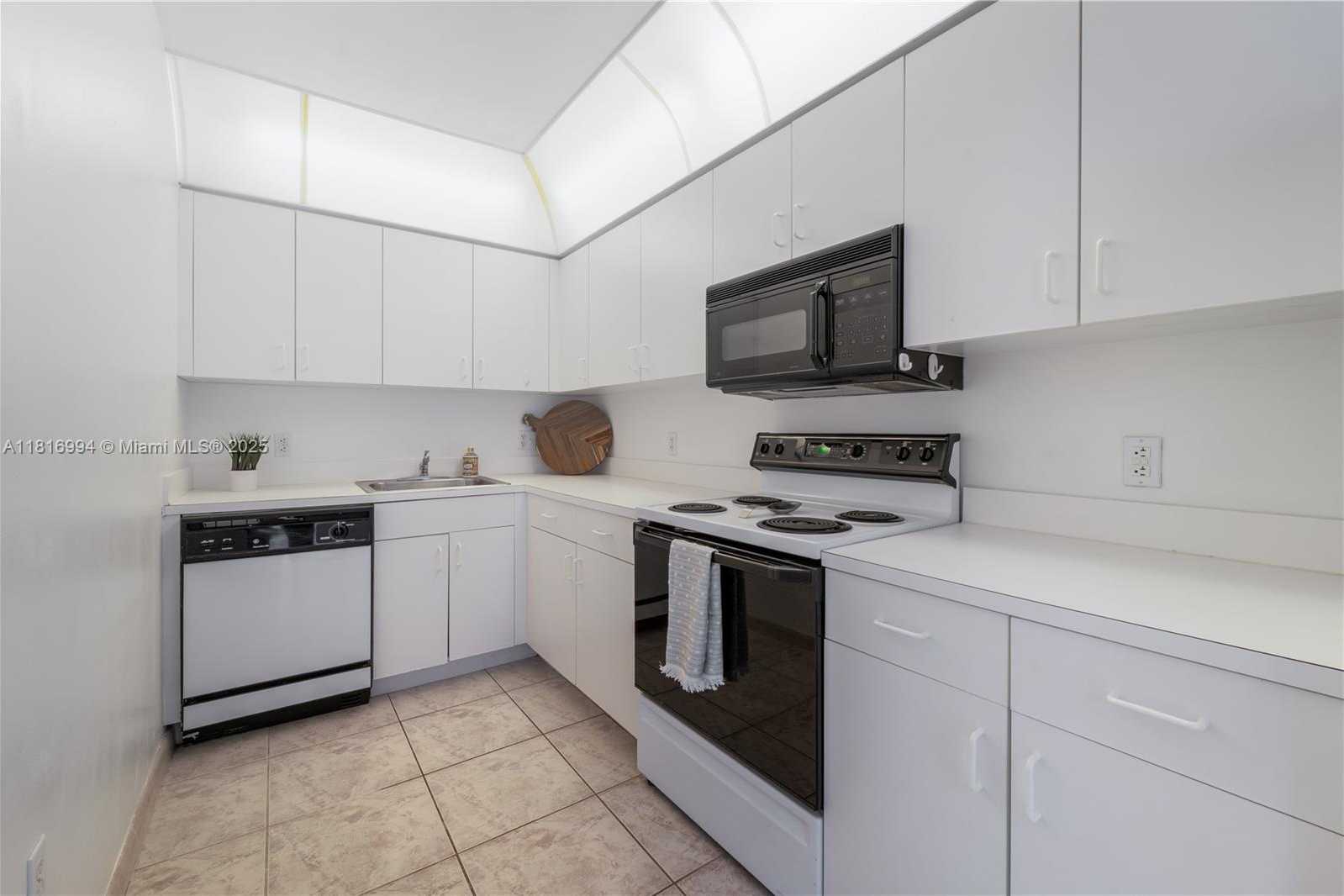 Small Image of 800 CLAUGHTON ISLAND DR #1103, Miami Number 9