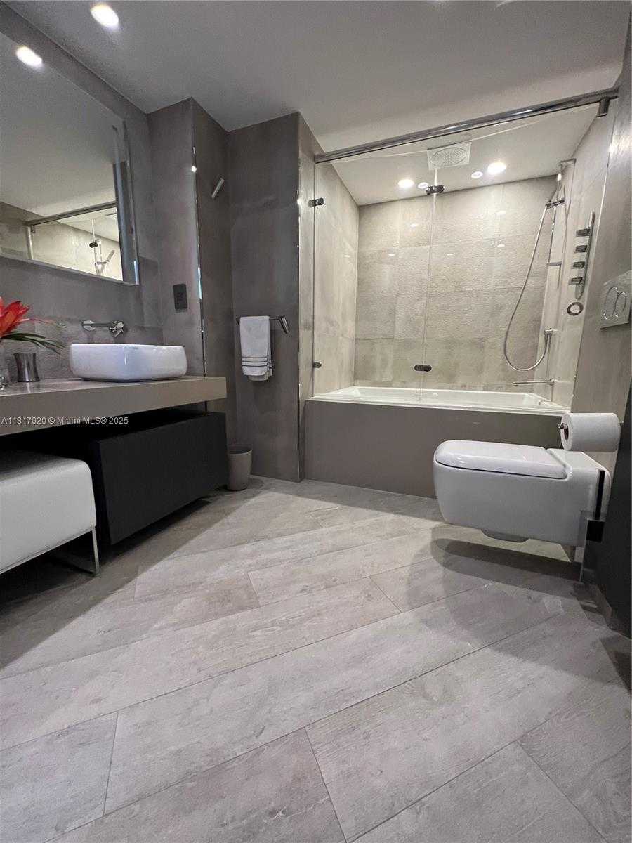 Small Image of 6301 COLLINS AVE #3001, Miami Beach Number 21